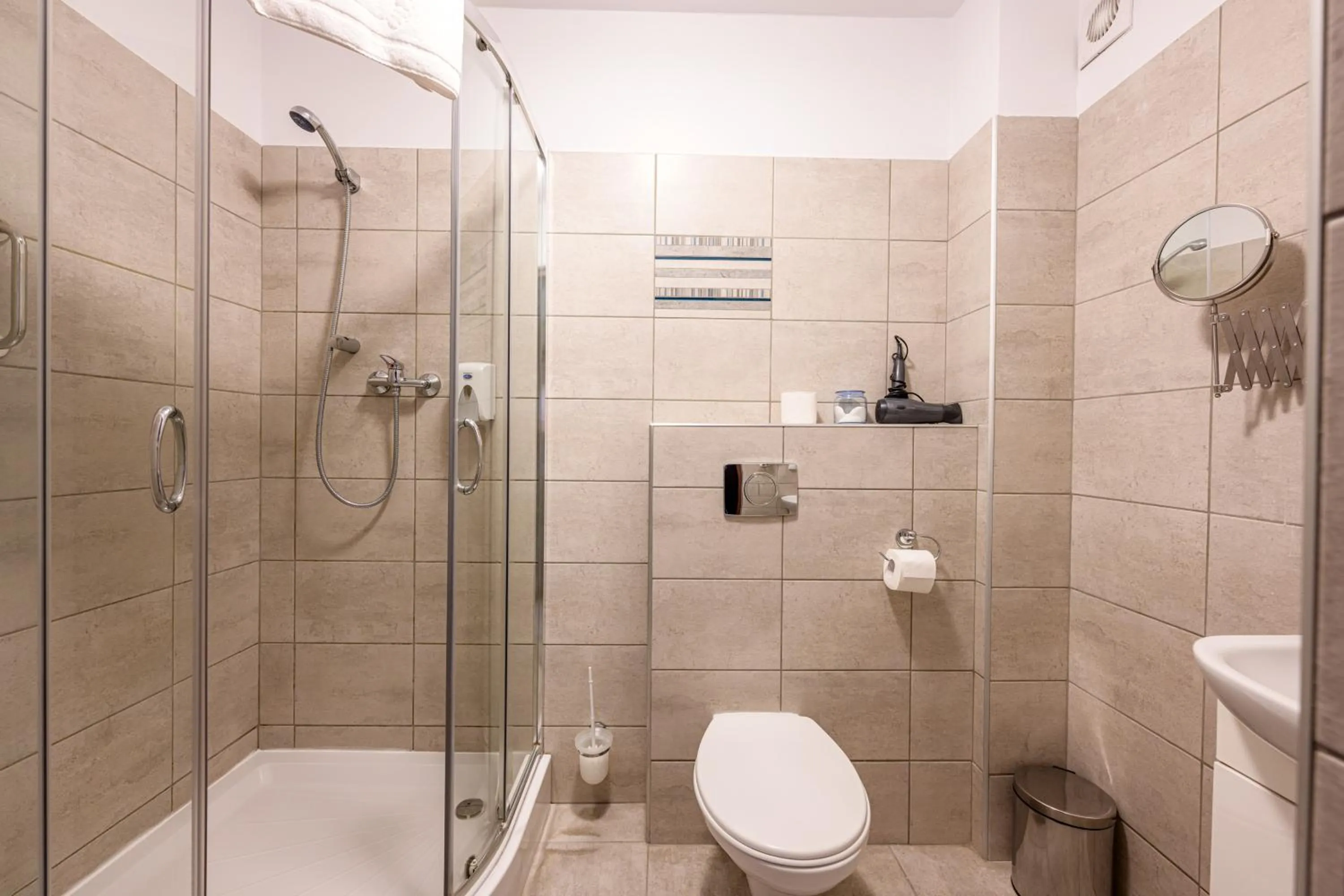 Shower in ON/SET APARTHOTEL