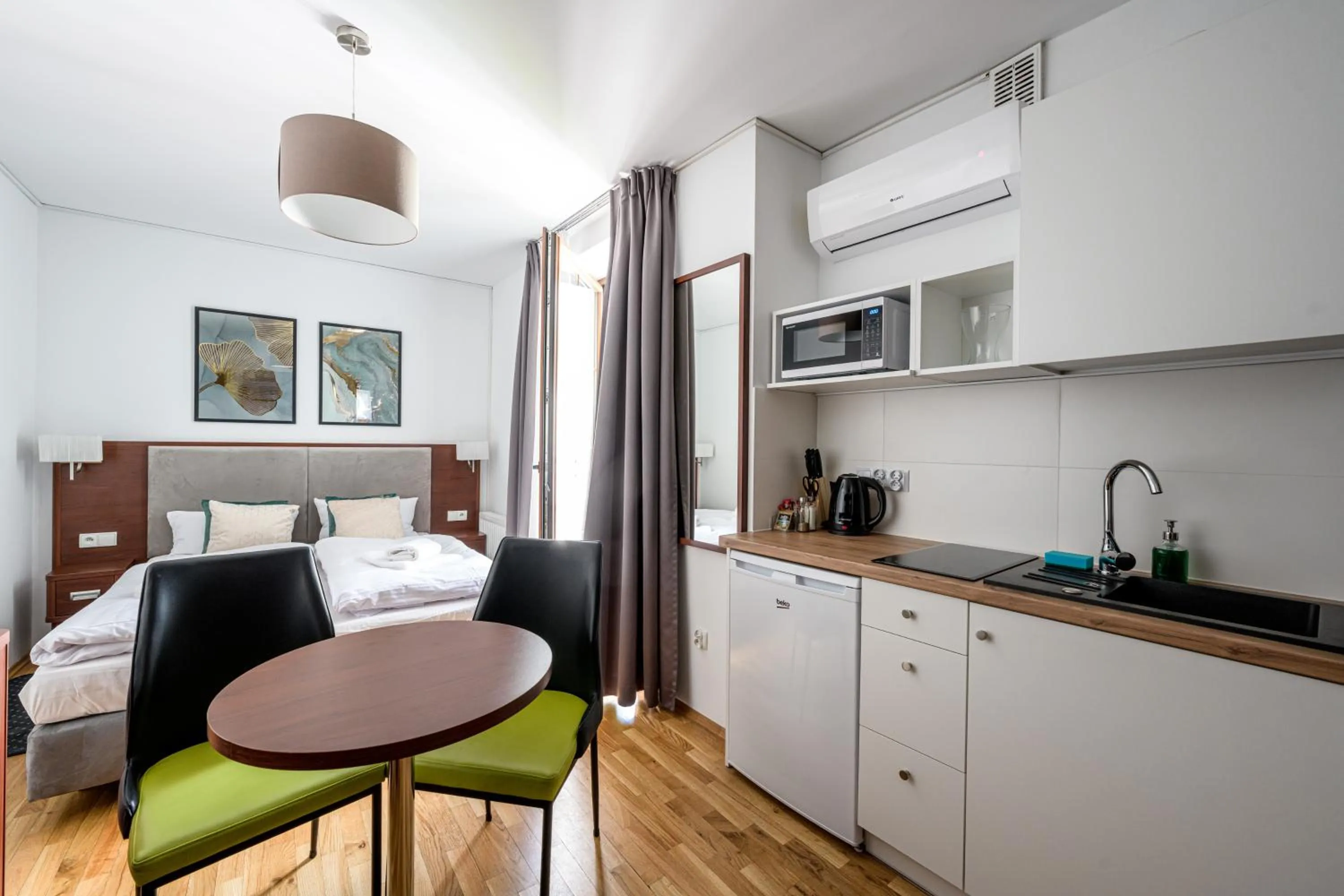 Bed in ON/SET APARTHOTEL