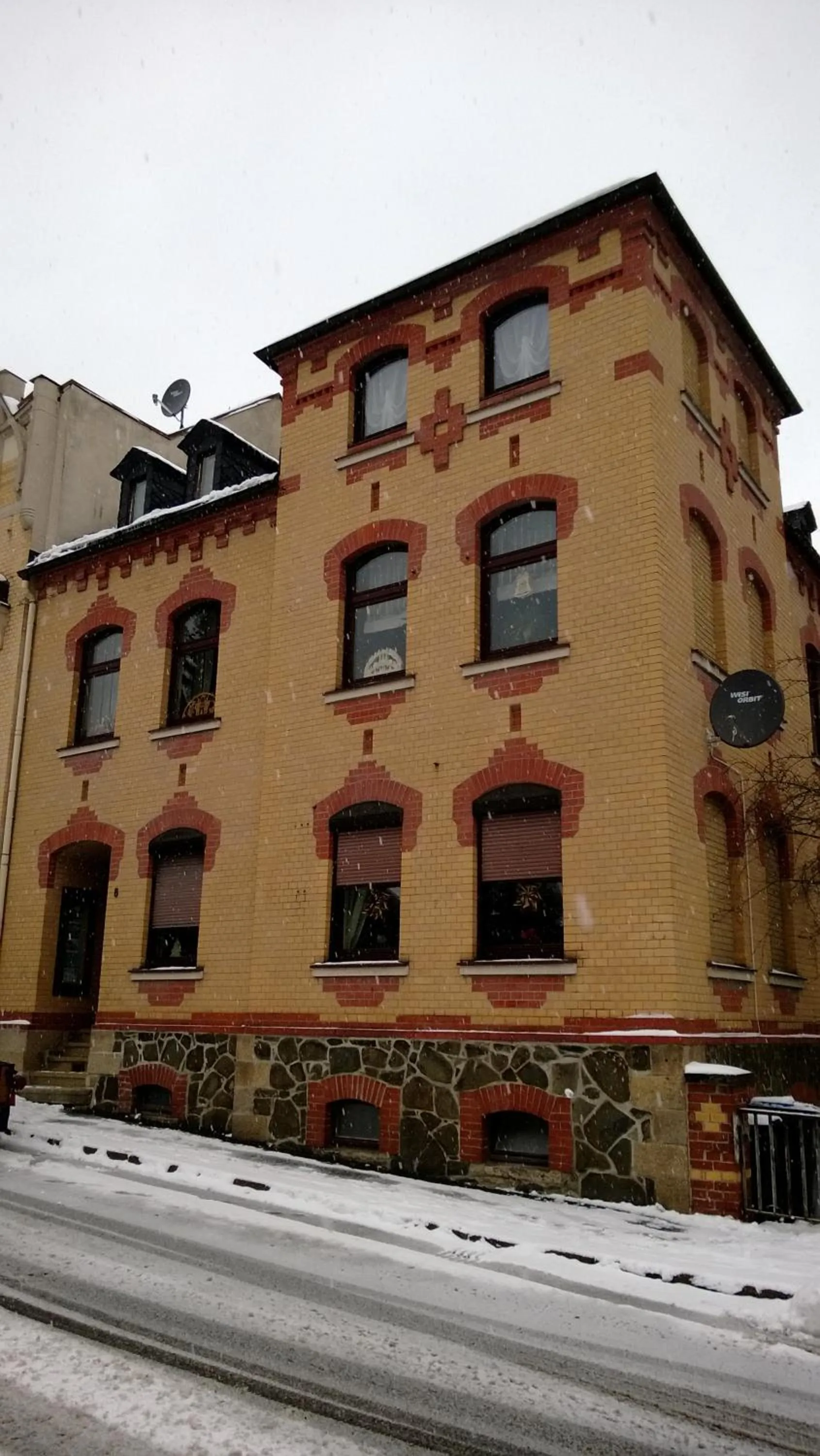 Facade/entrance in Hansis Lodge