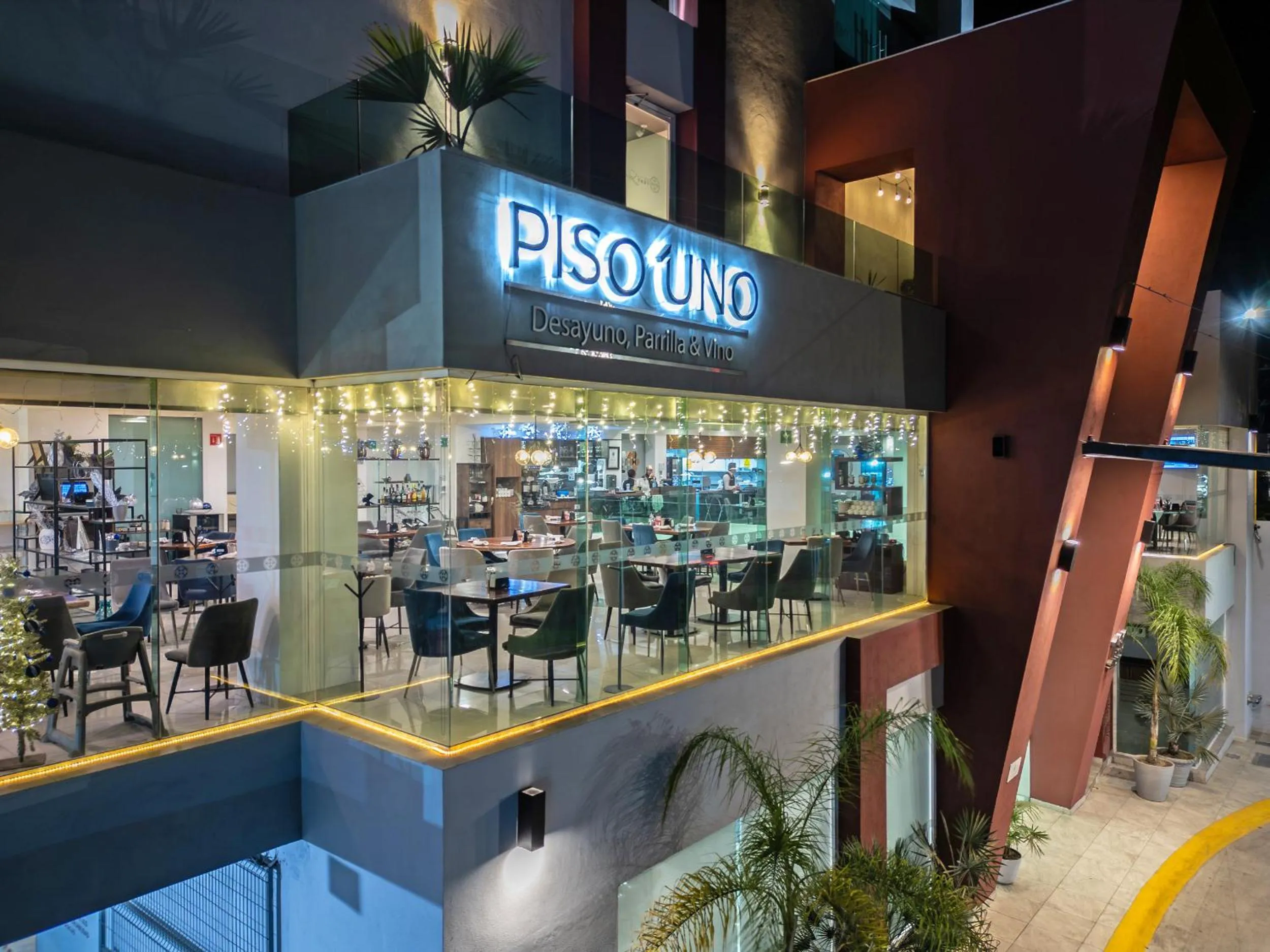 Restaurant/places to eat in Hotel Fray Select