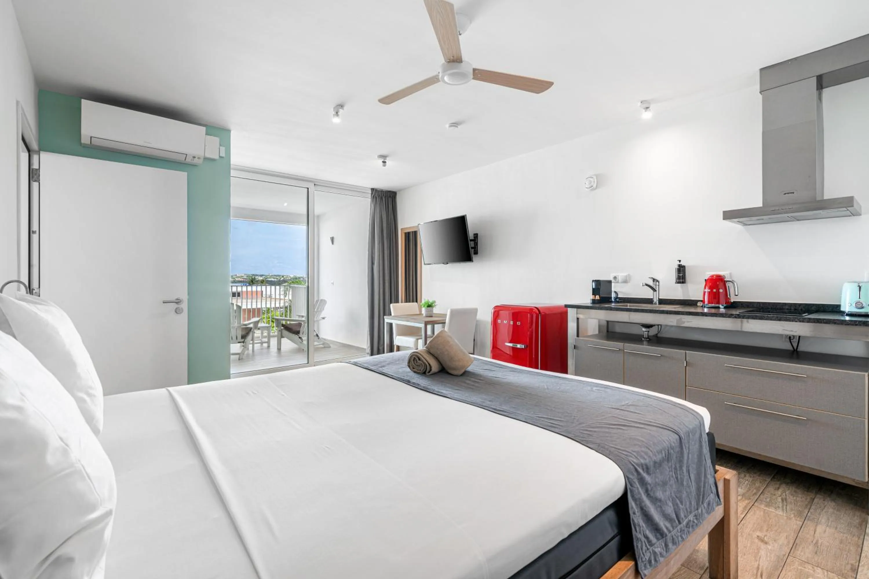 Bed in Chogogo Dive & Beach Resort Bonaire