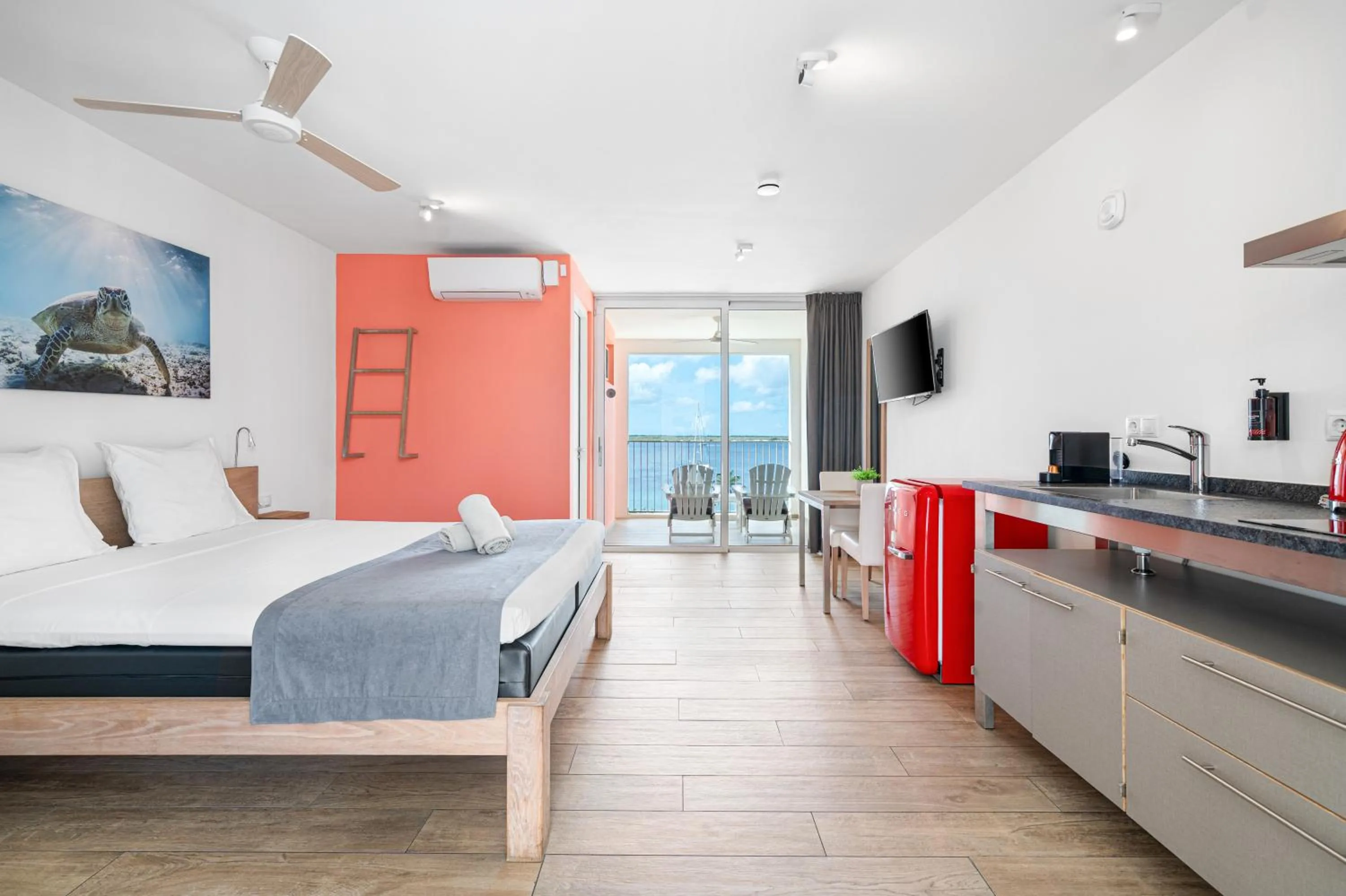 Bed in Chogogo Dive & Beach Resort Bonaire