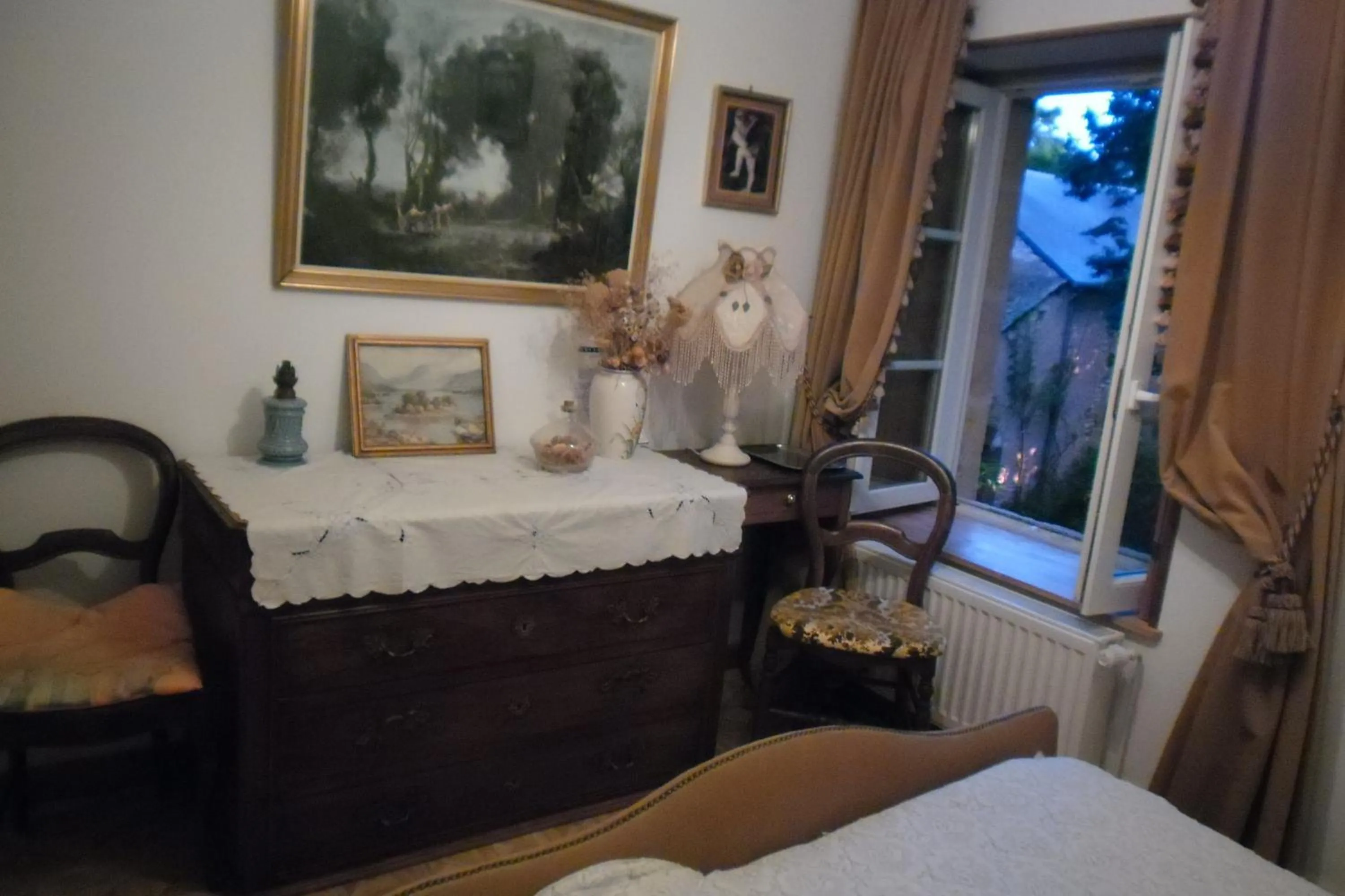 Decorative detail, Bed in Domaine de Benveau