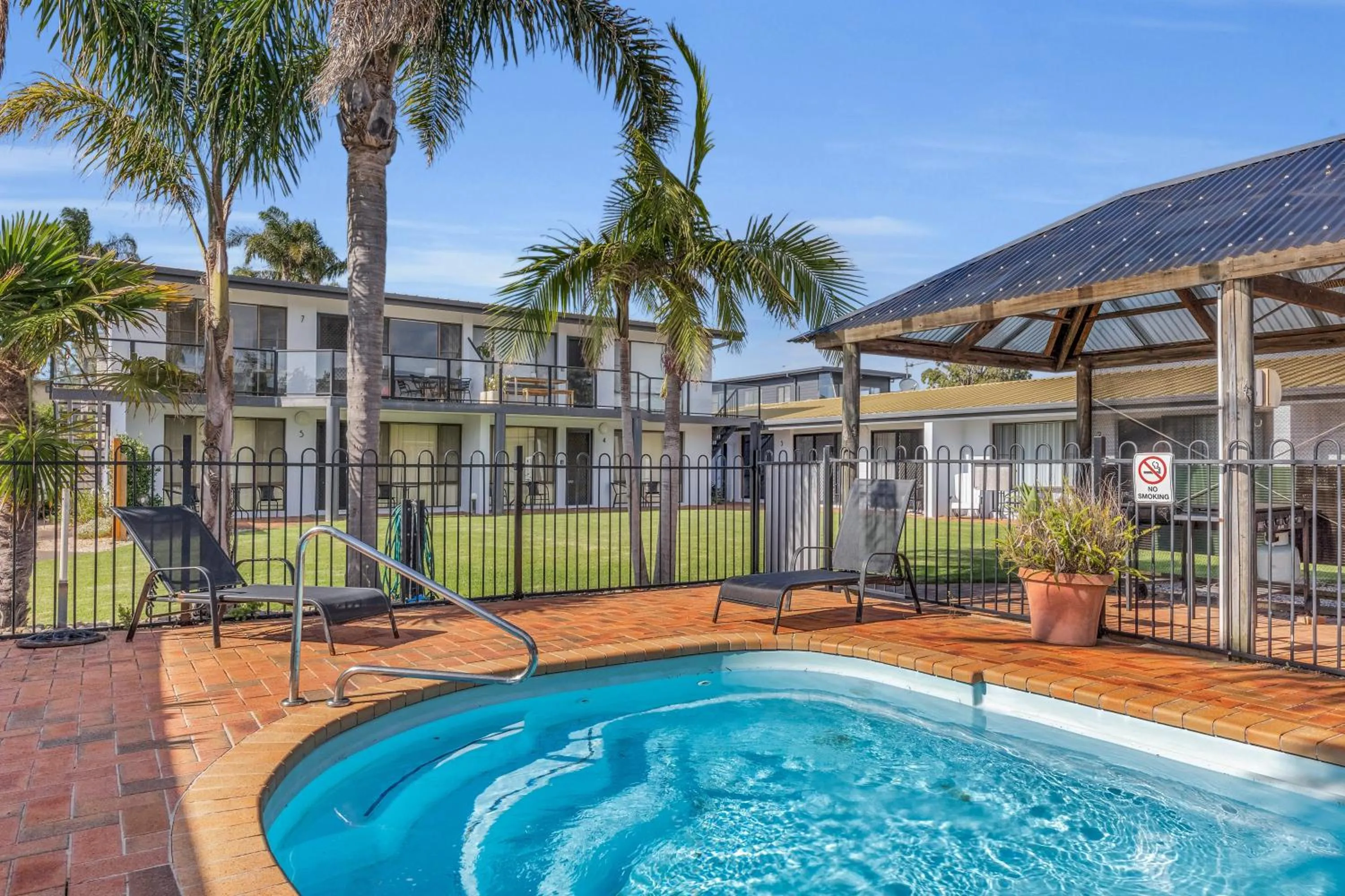Admirals Lodge