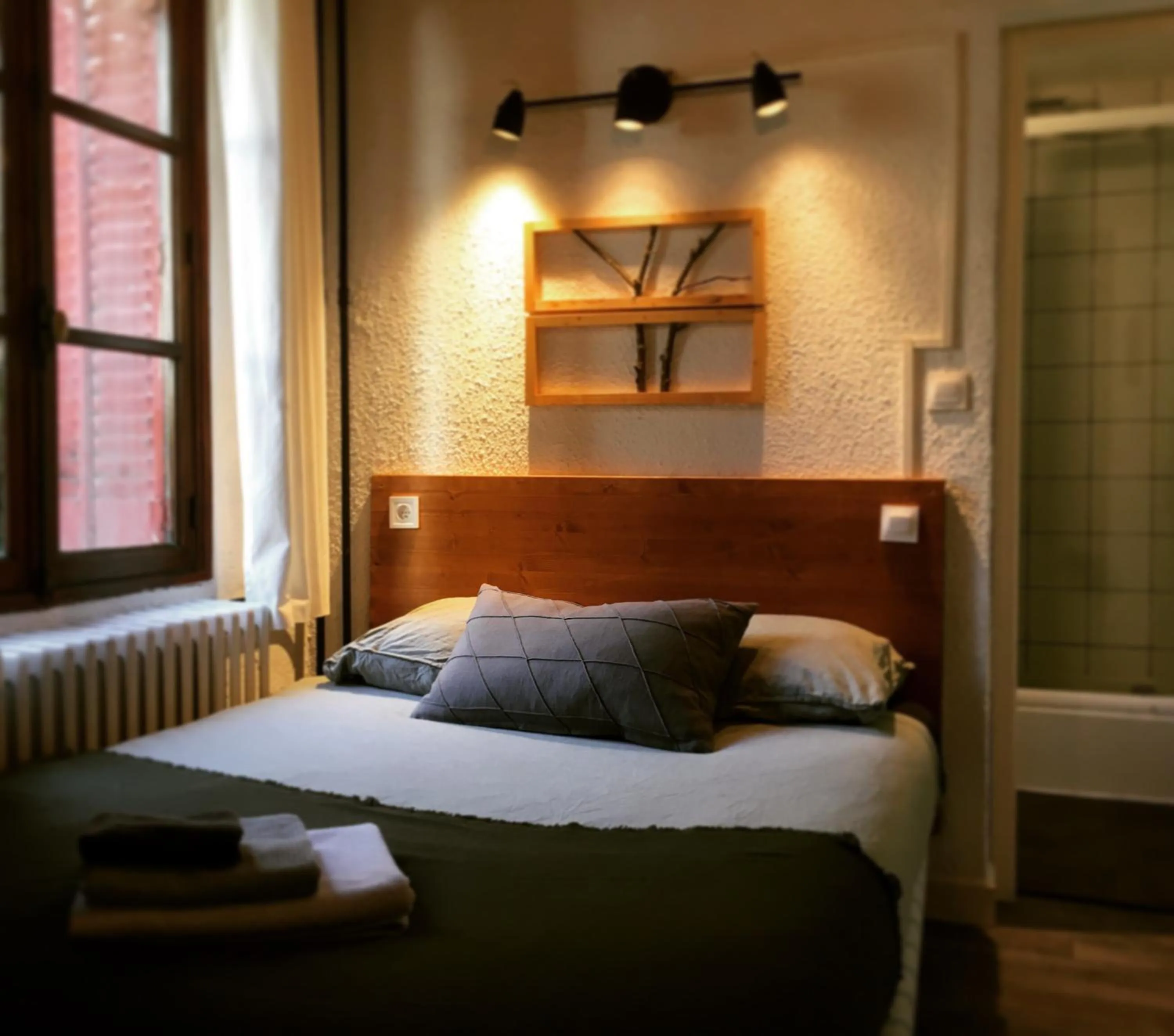 Bed in Hotel Au Bon Accueil