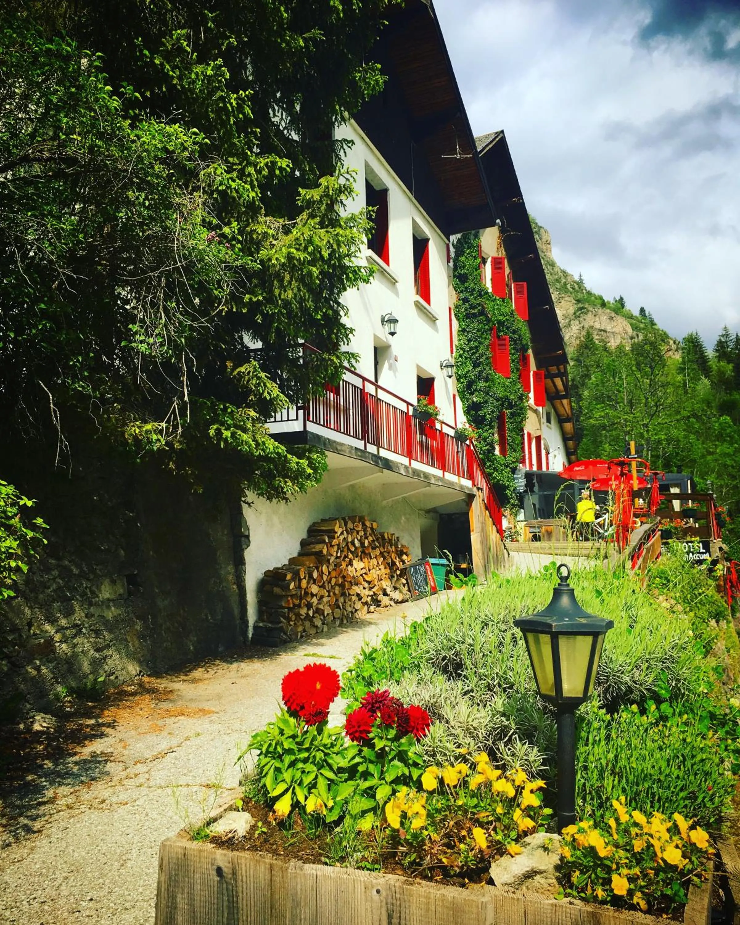 Property building in Hotel Au Bon Accueil