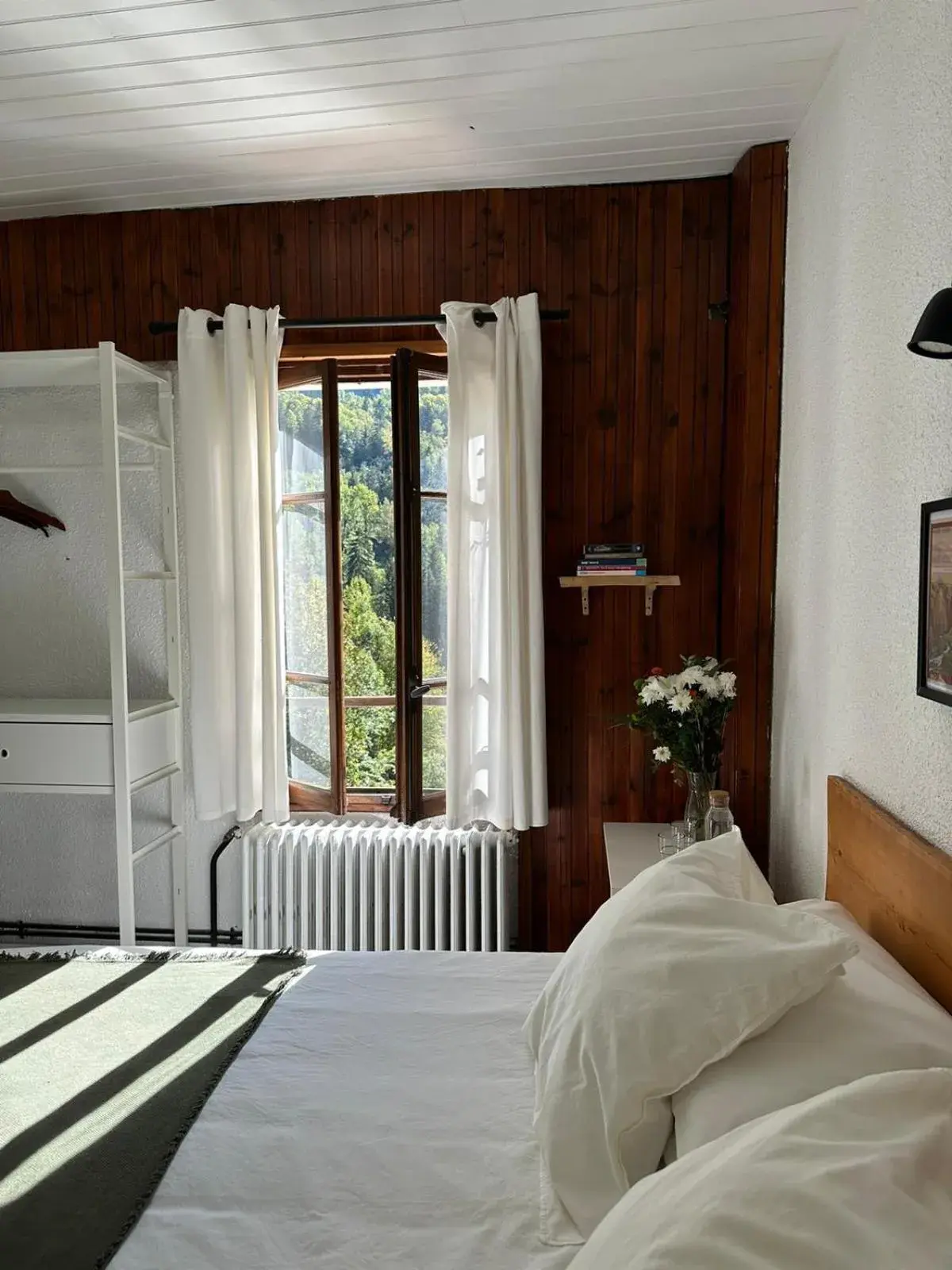 Triple Room with Bathroom in Hotel Au Bon Accueil Triple Room with Bathroom in Hotel Au Bon Accueil