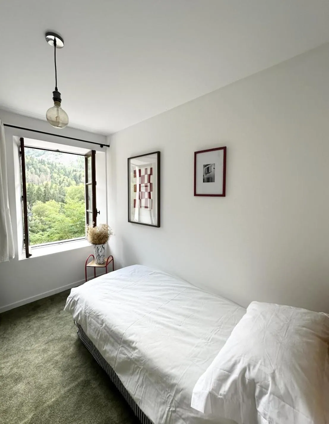 Bedroom, Bed in Hotel Au Bon Accueil