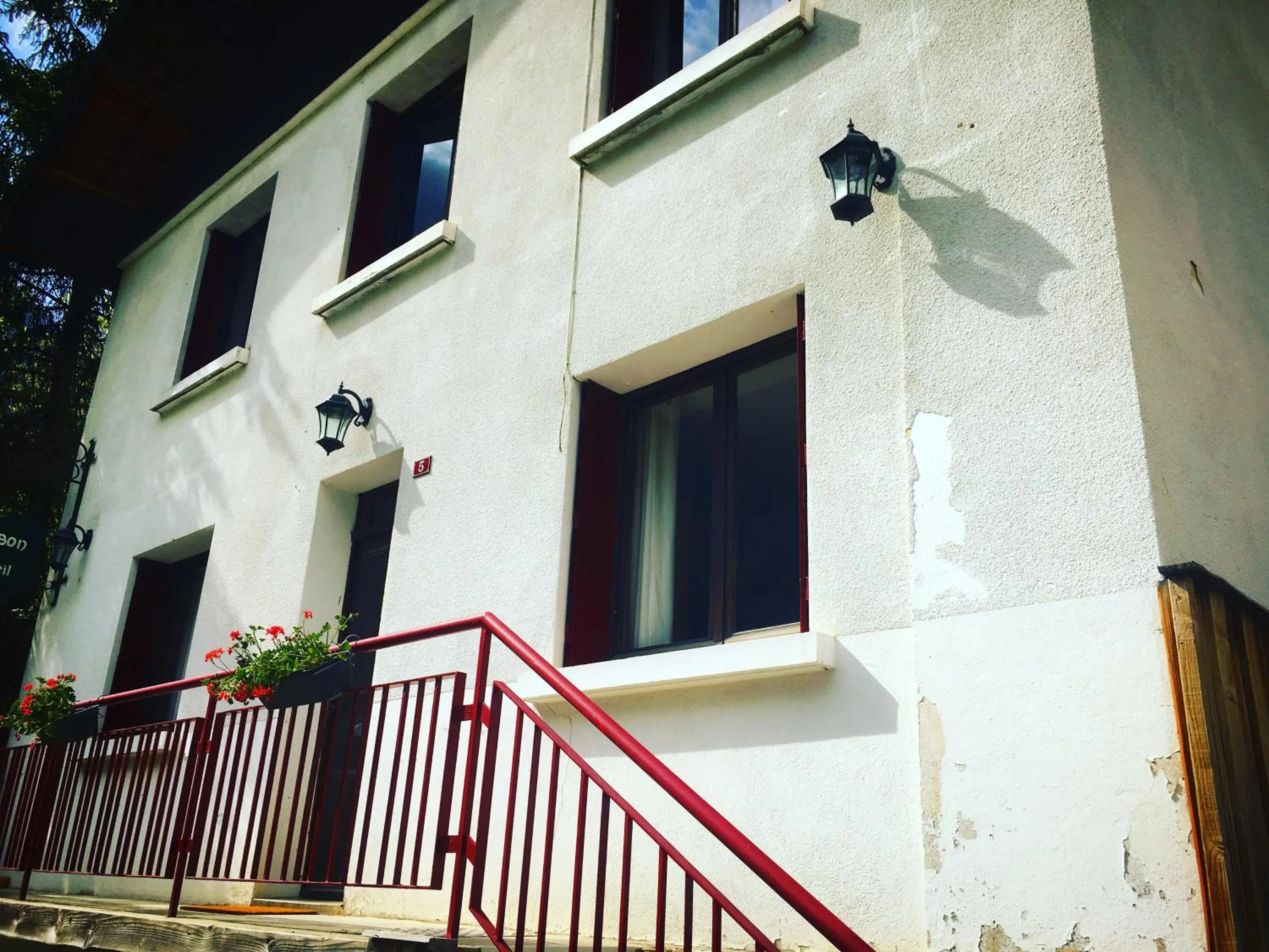 Facade/entrance in Hotel Au Bon Accueil