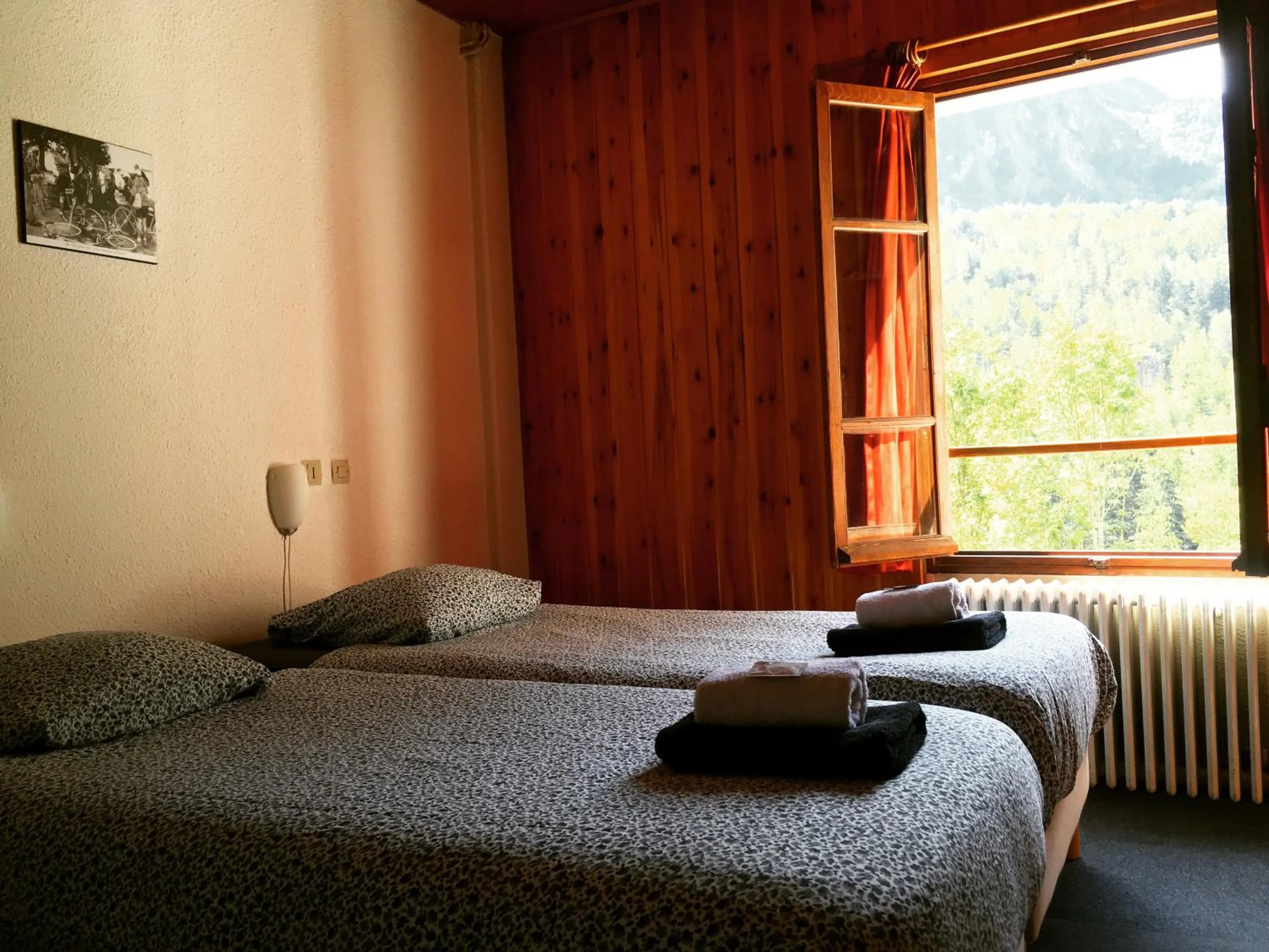 Bedroom, Bed in Hotel Au Bon Accueil