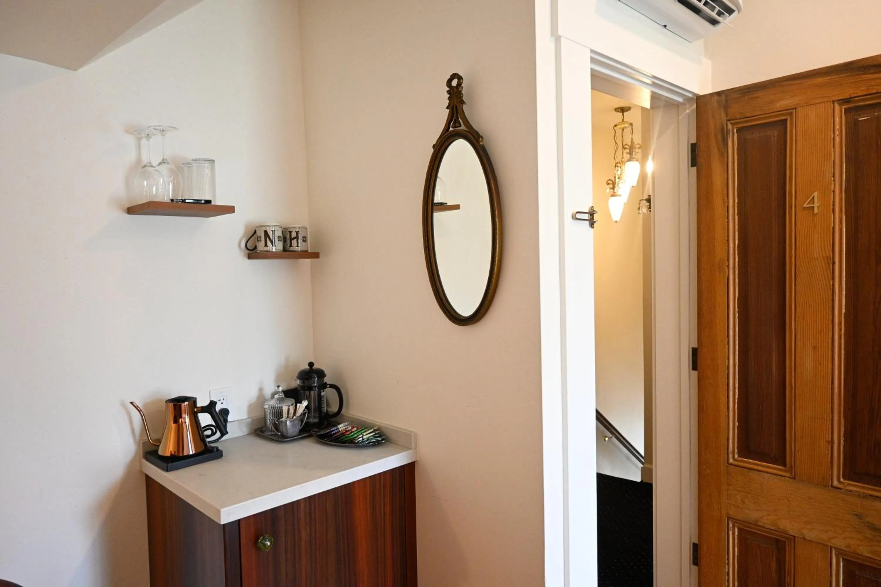 Facade/entrance in Nicholson House at Beaujolais