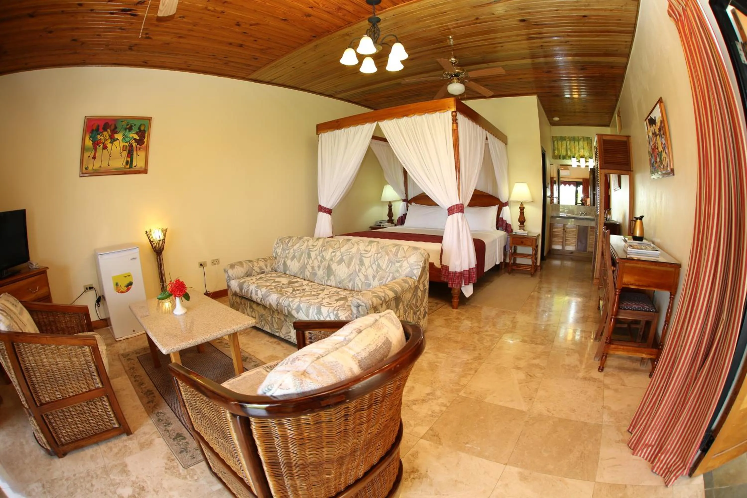 Photo of the whole room, Bed in Charela Inn