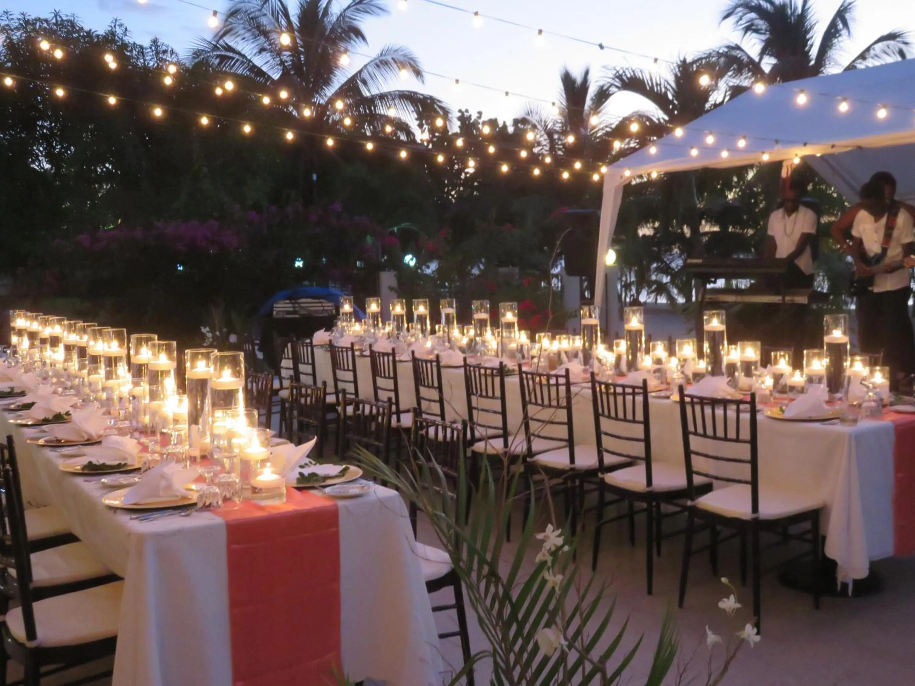 Restaurant/places to eat in Charela Inn