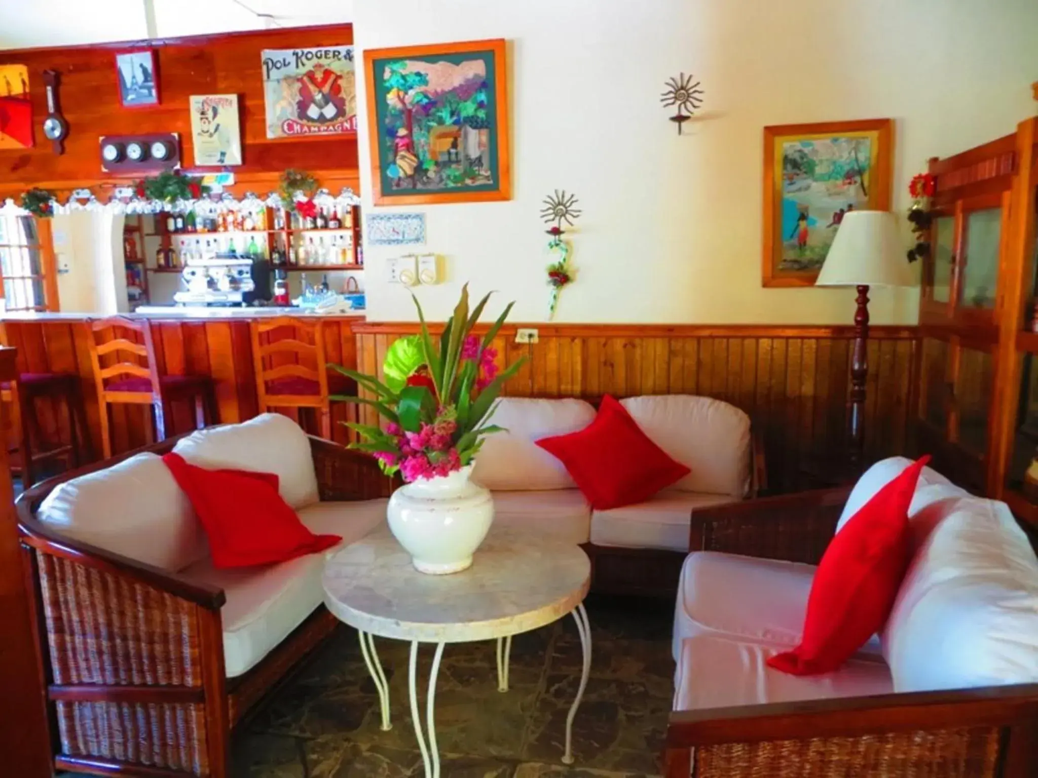 Lounge or bar in Charela Inn Lounge or bar in Charela Inn