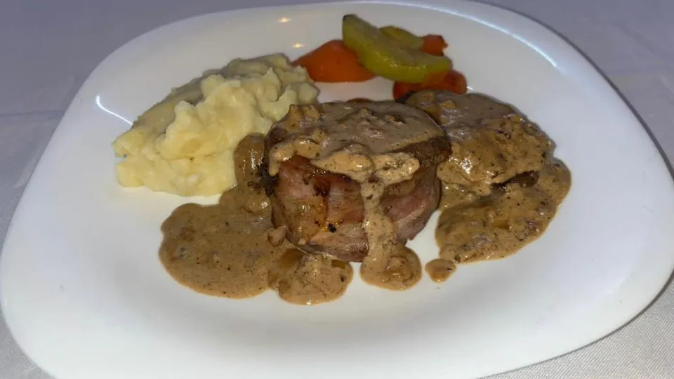 Restaurant/places to eat in Hotel yaakunah