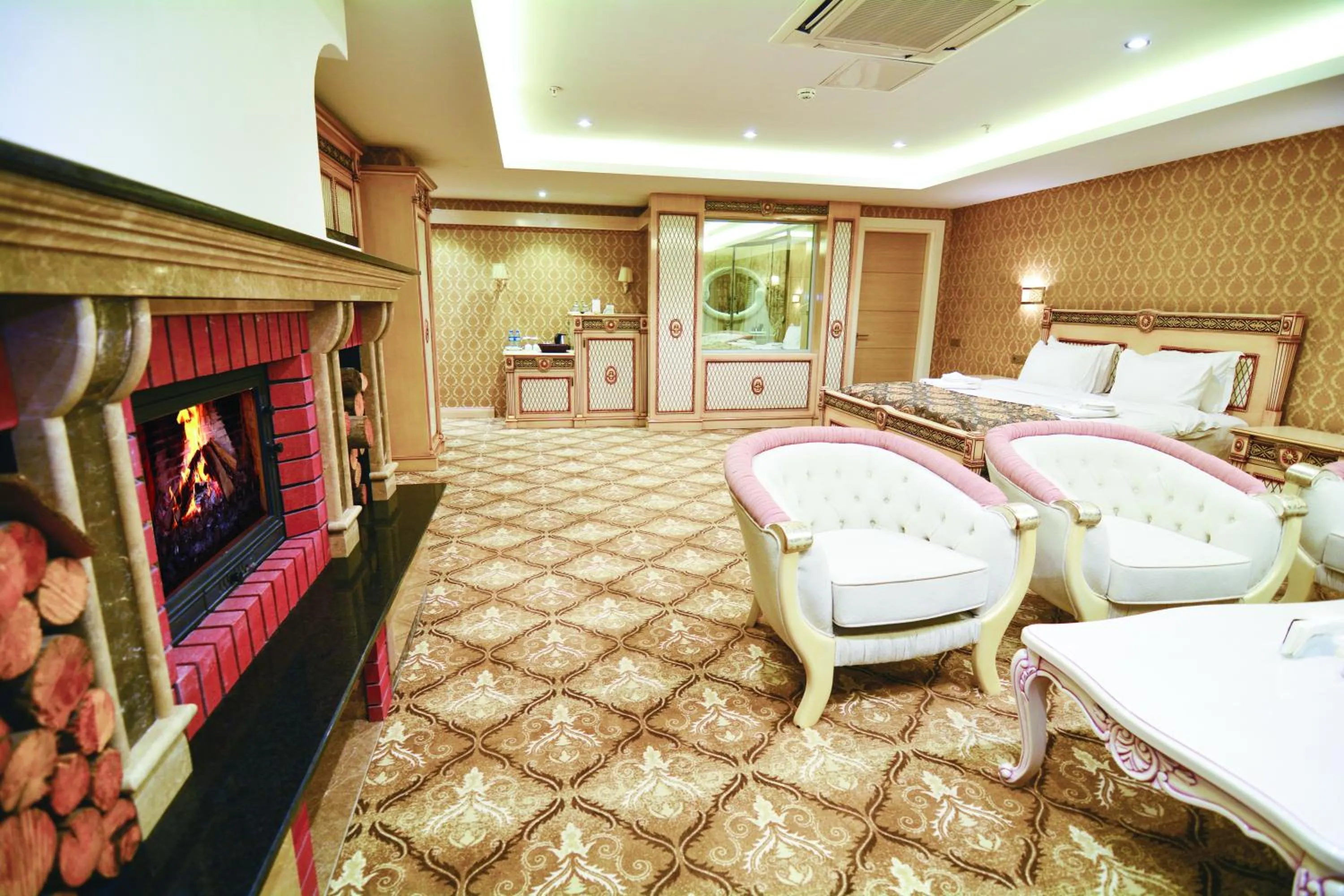 Photo of the whole room, Bed in World Point Hotel Istanbul