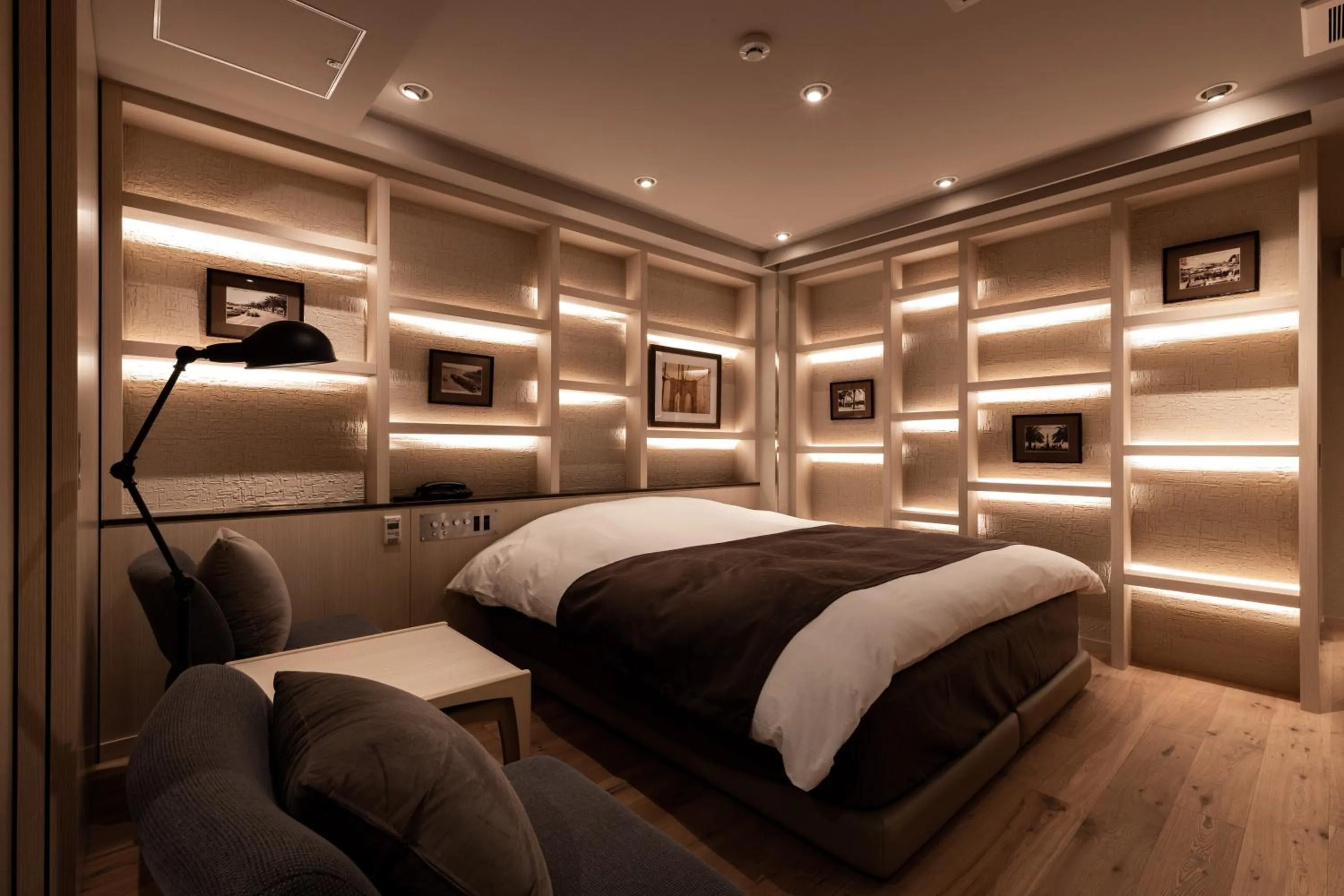 Photo of the whole room, Bed in Y-HOTEL