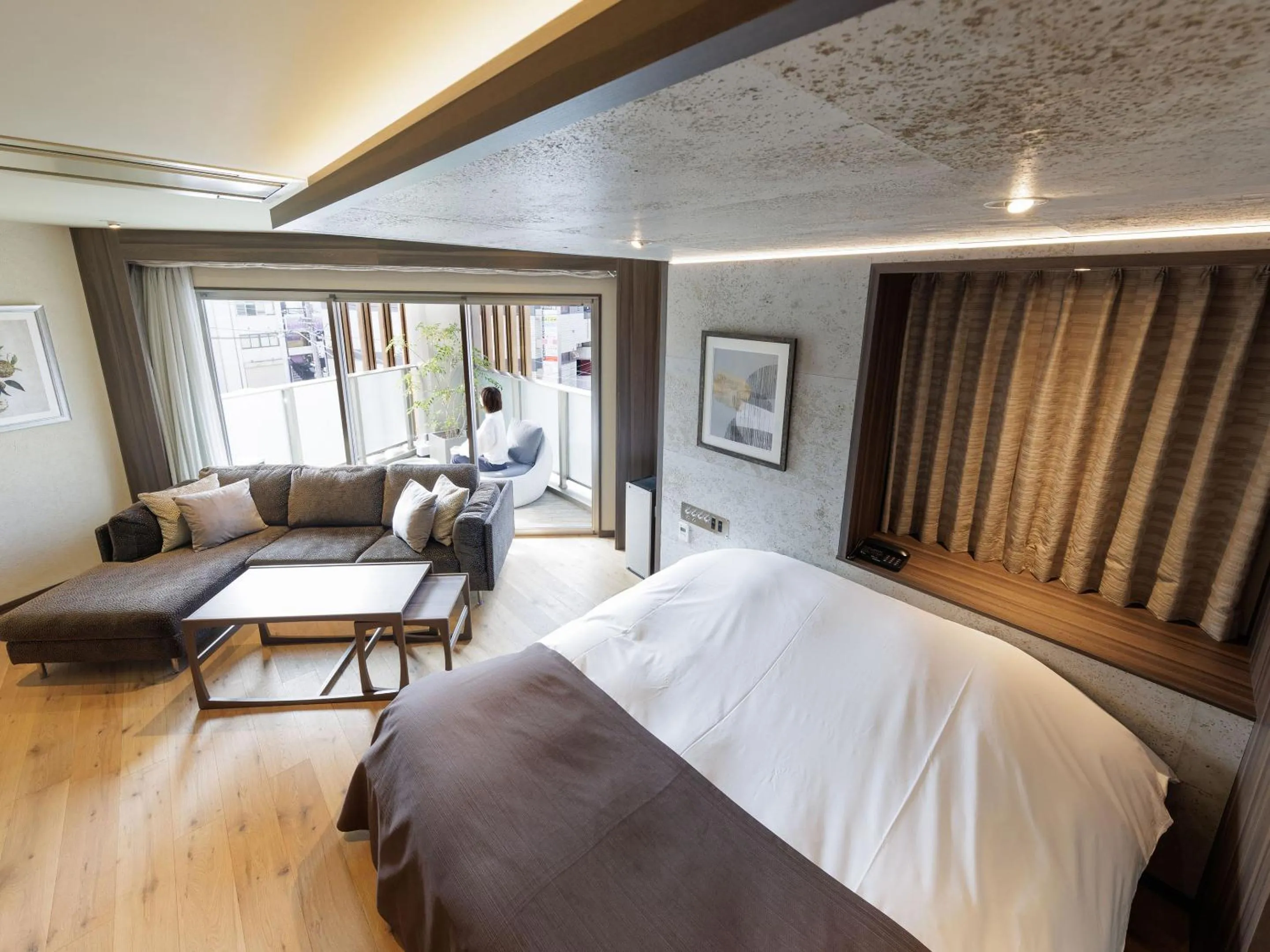 Photo of the whole room, Bed in Y-HOTEL