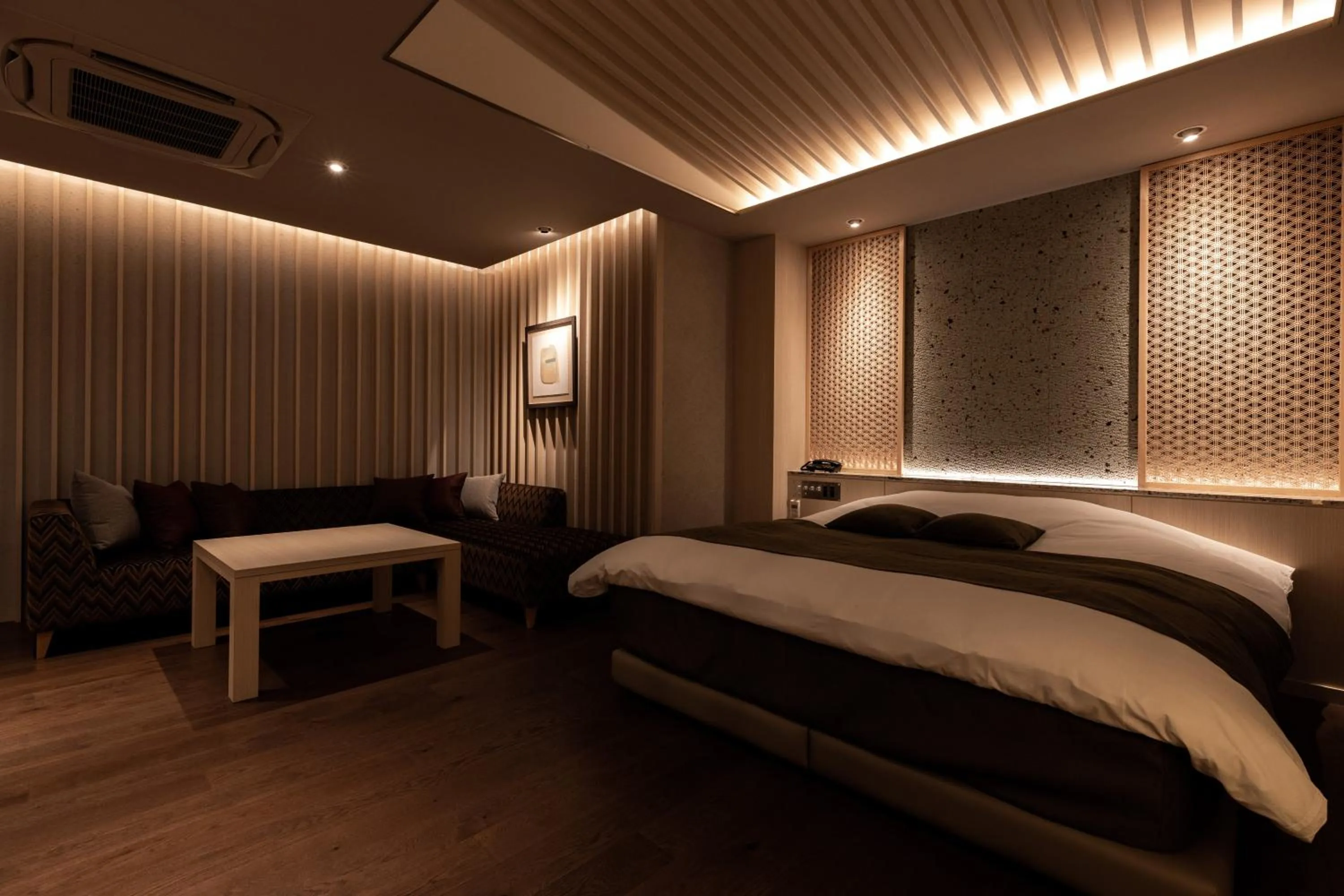 Photo of the whole room, Bed in Y-HOTEL