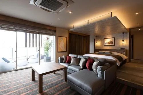 Y-HOTEL