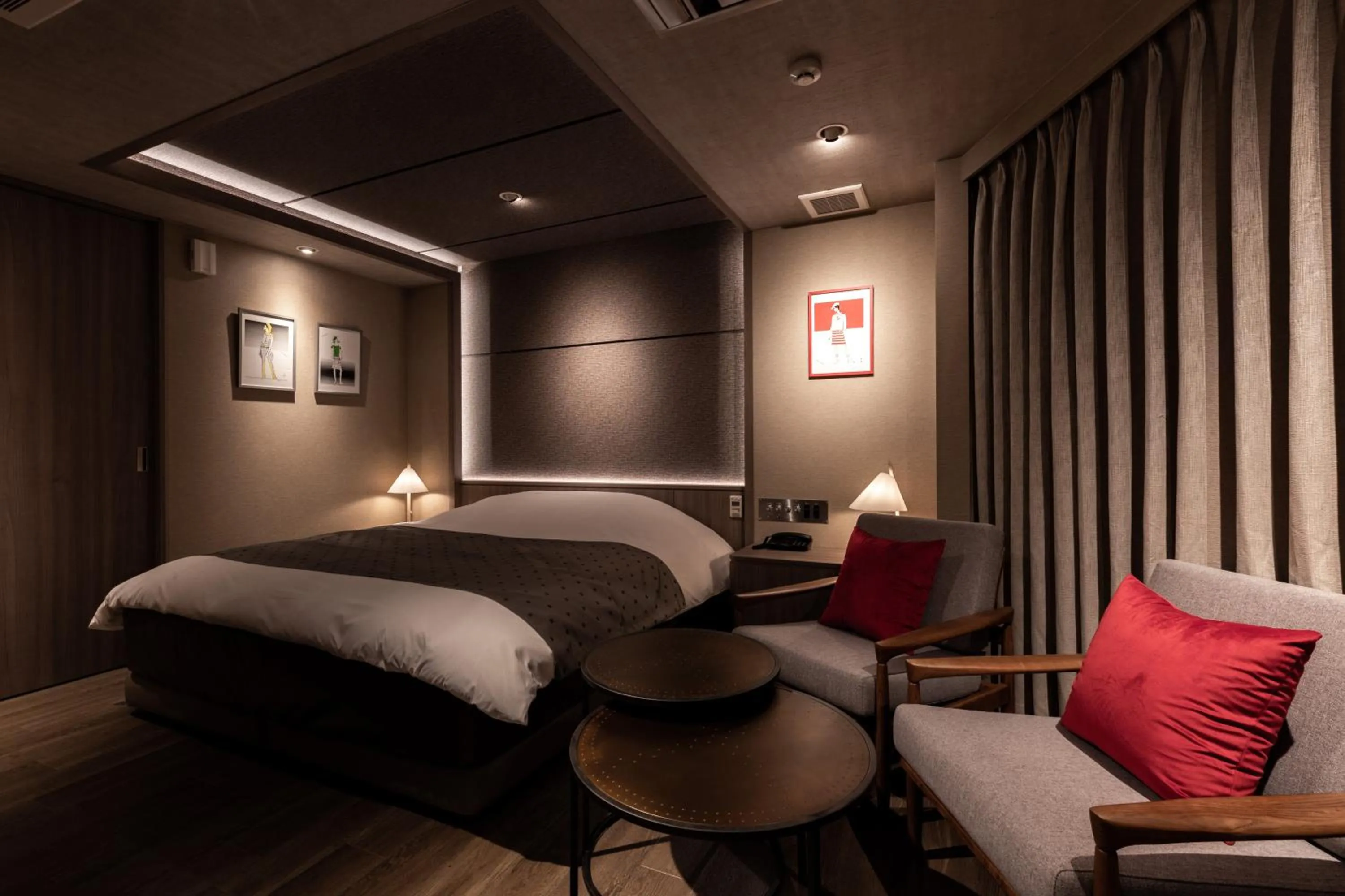 Photo of the whole room, Bed in Y-HOTEL