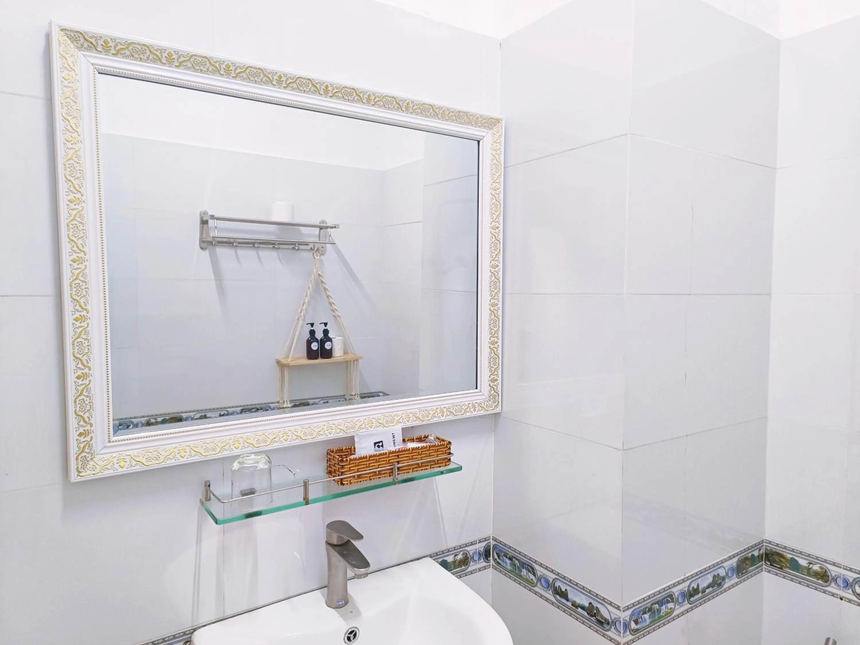 Shower in Phuong Thuy Hotel