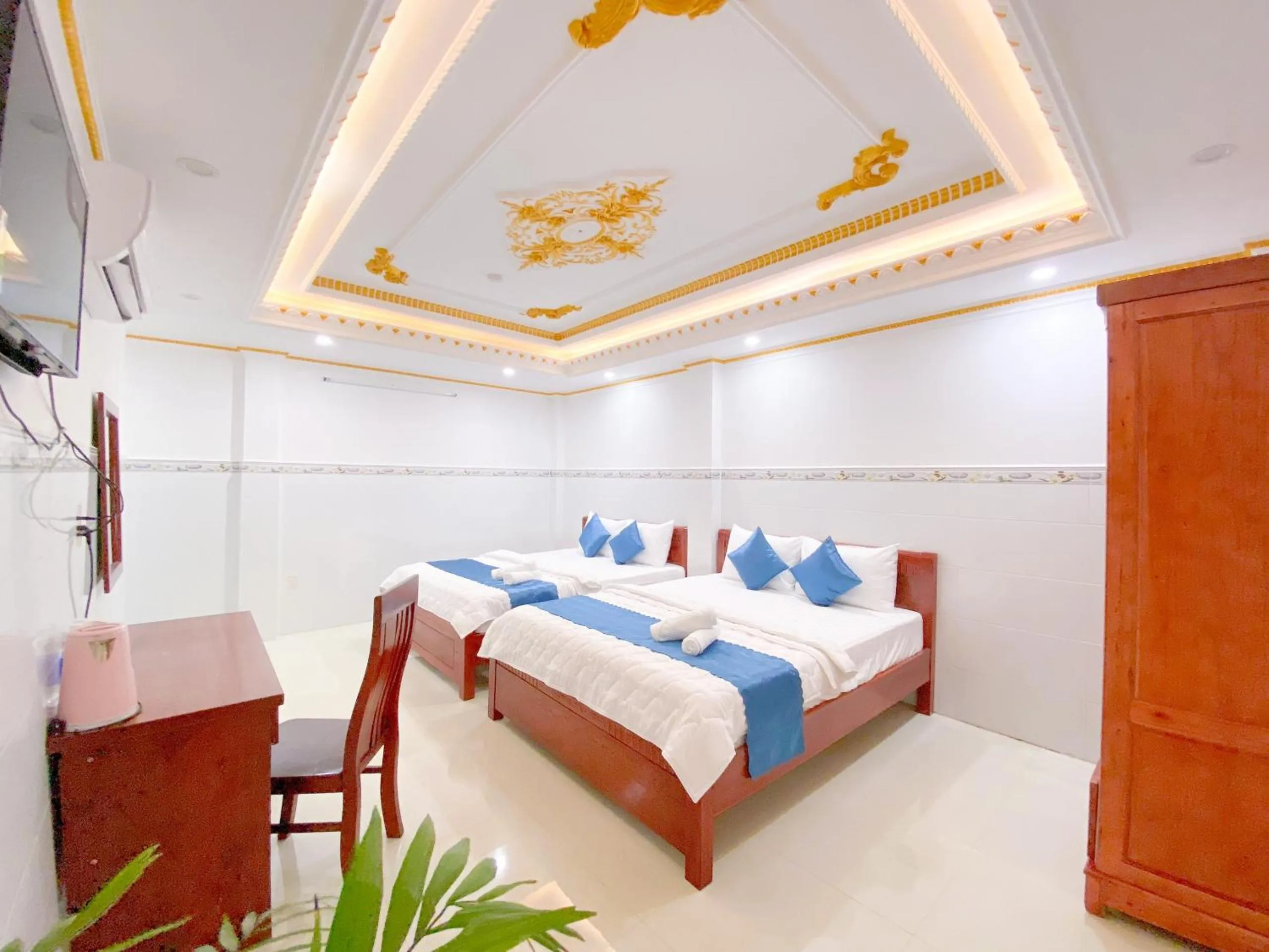 Photo of the whole room, Bed in Phuong Thuy Hotel