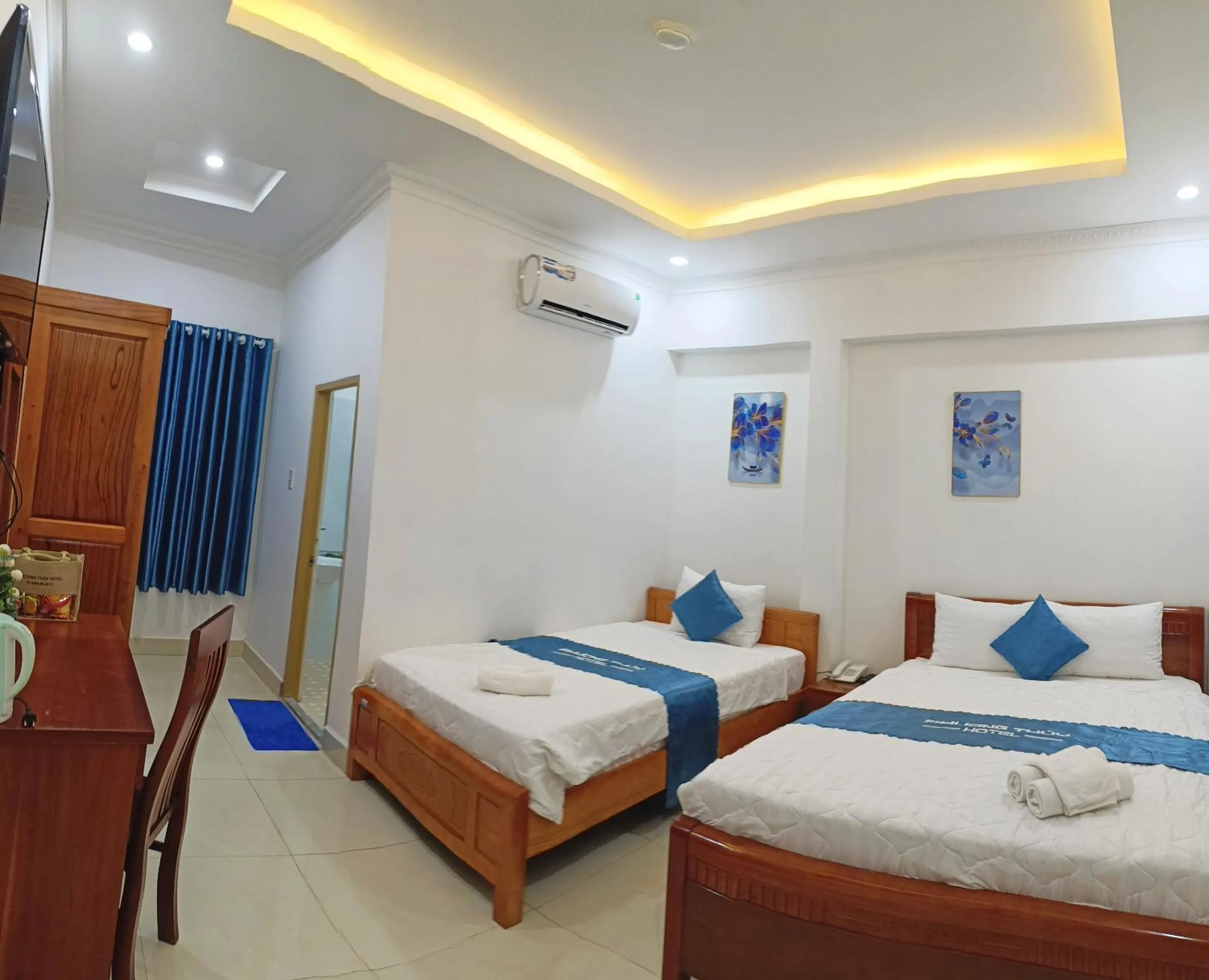 Photo of the whole room, Bed in Phuong Thuy Hotel