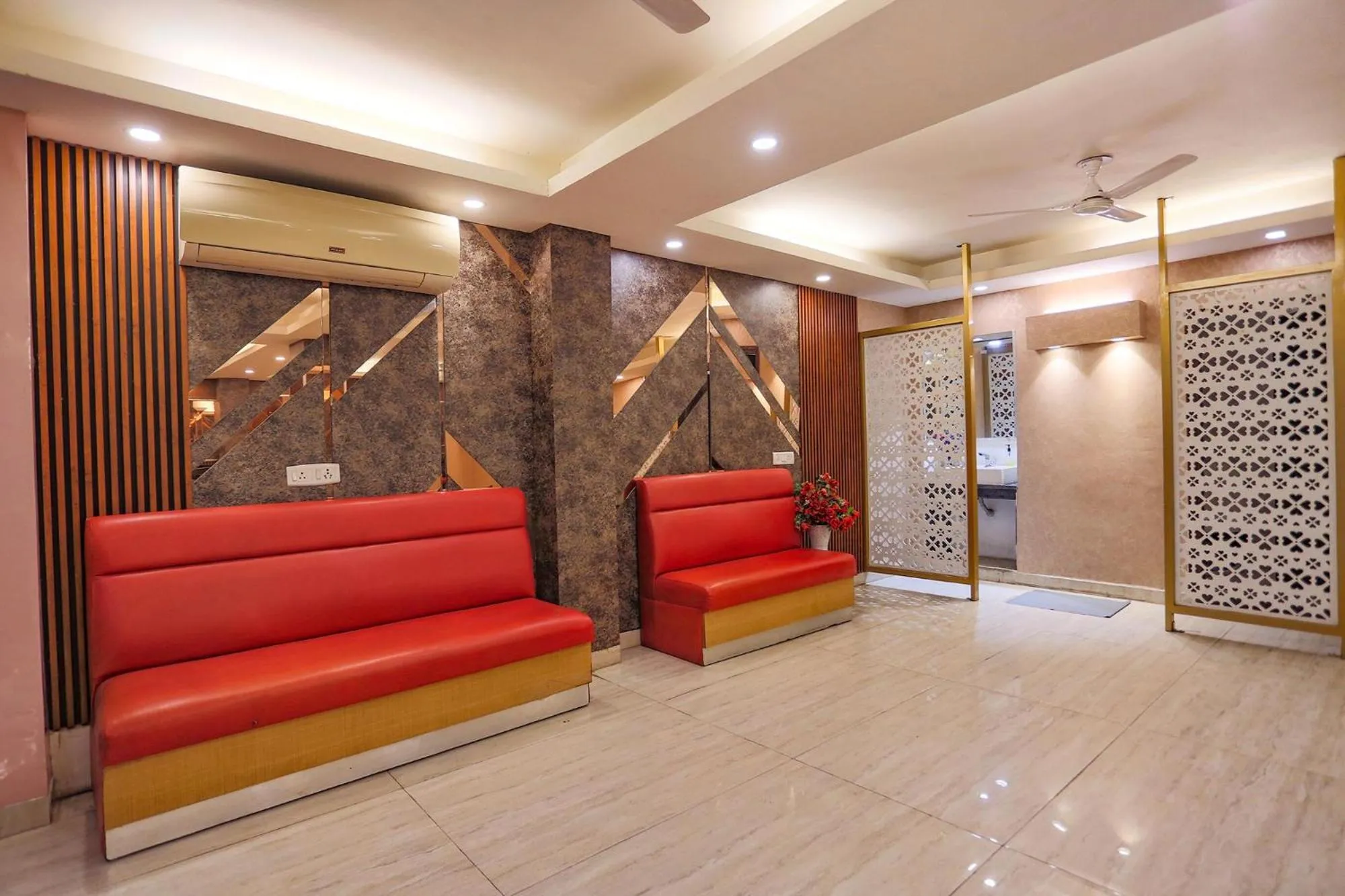 Banquet/Function facilities in Via The Paradise - Nr Apollo Hospital