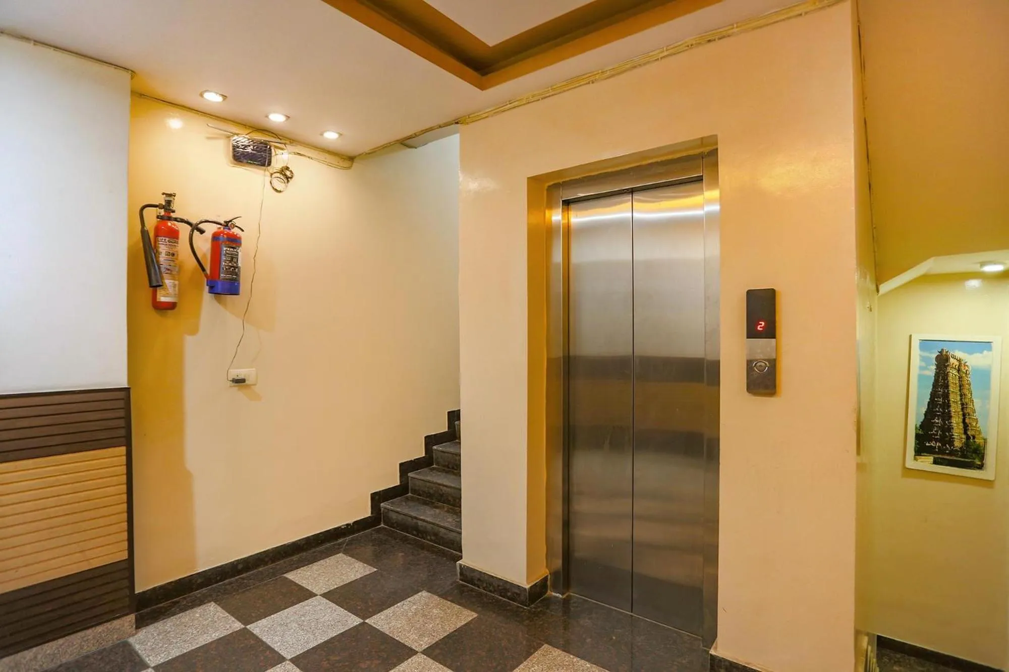 elevator in Via The Paradise - Nr Apollo Hospital
