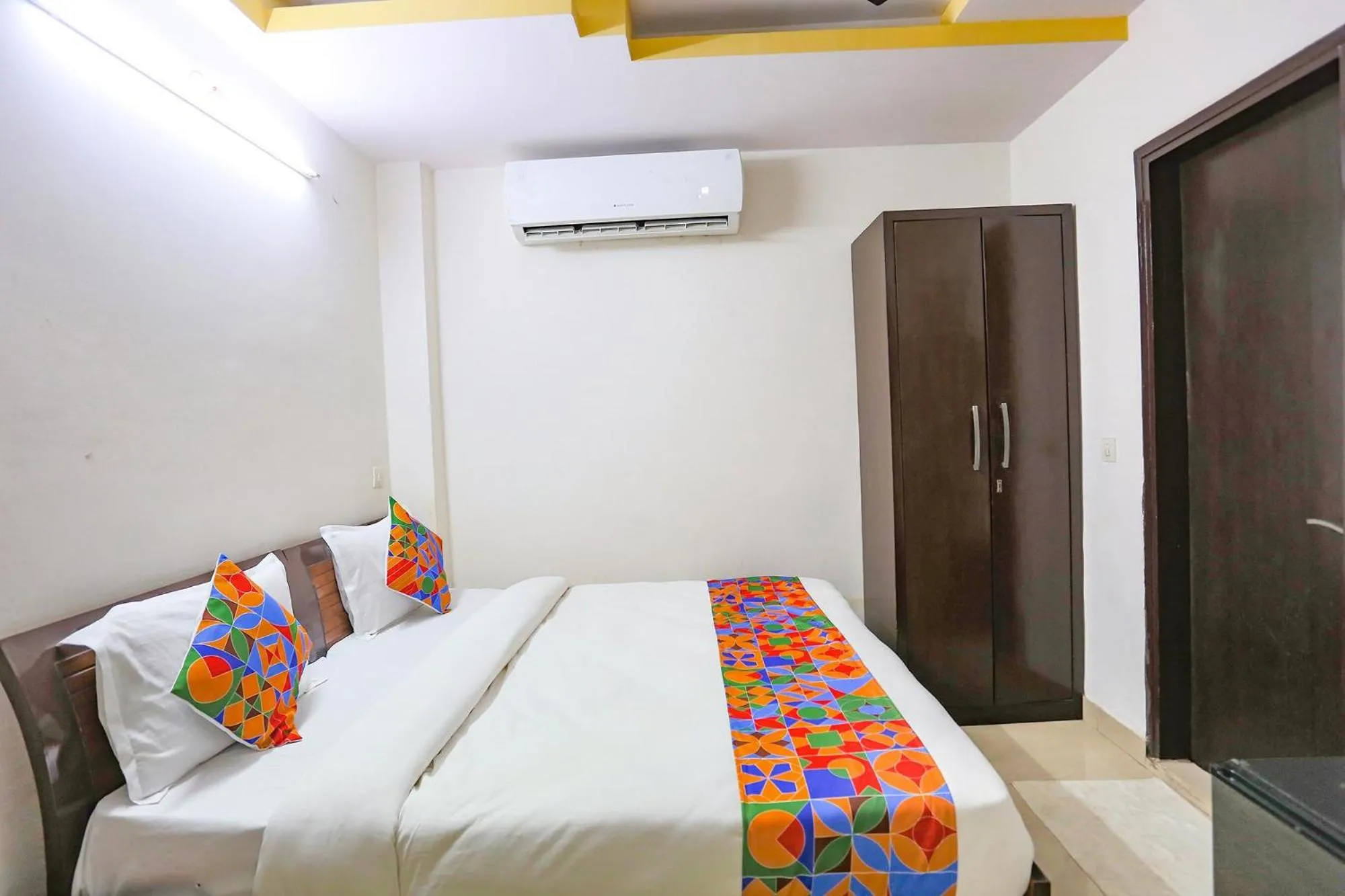 Bed in Via The Paradise - Nr Apollo Hospital