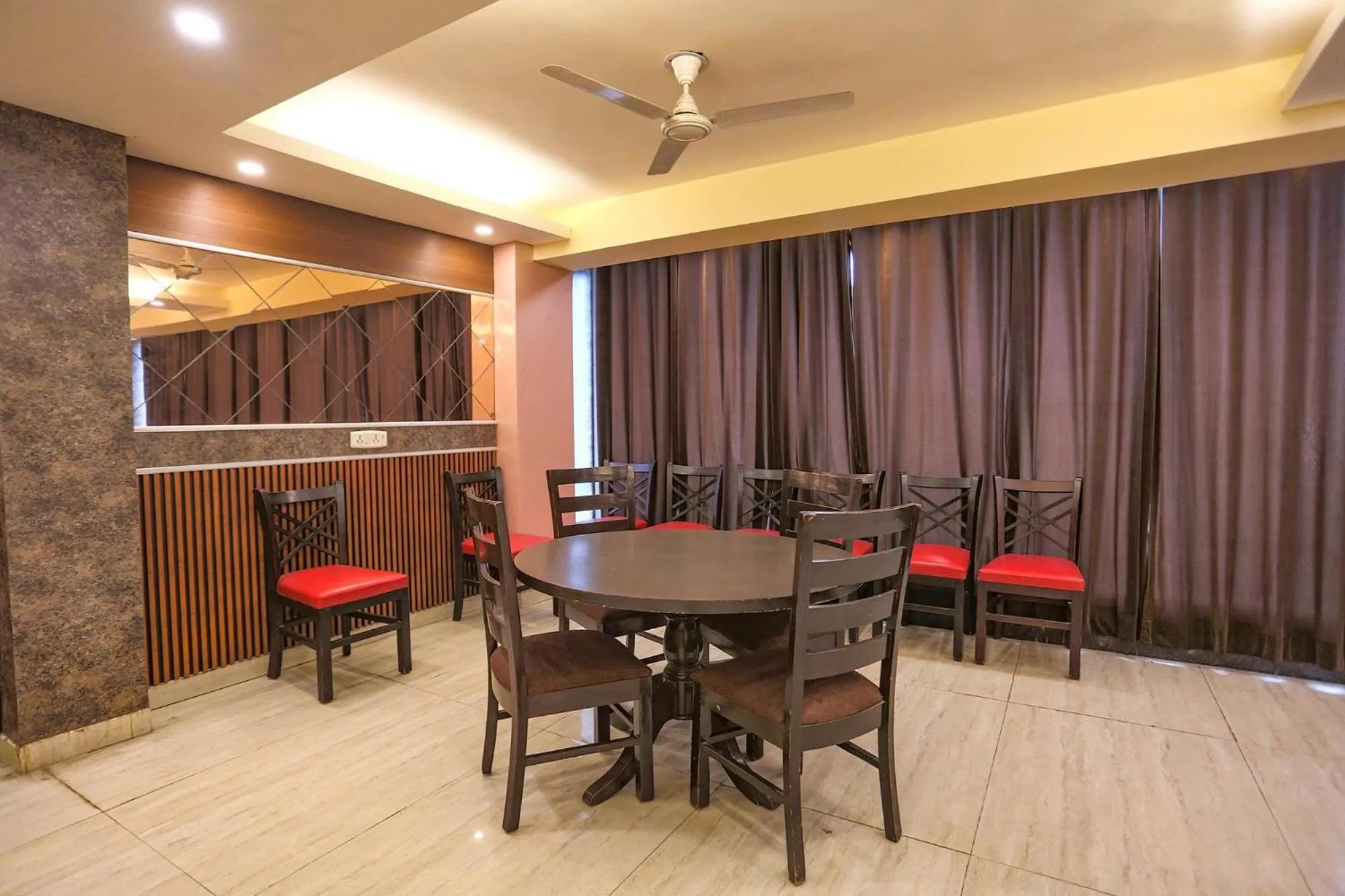 Banquet/Function facilities in Via The Paradise - Nr Apollo Hospital