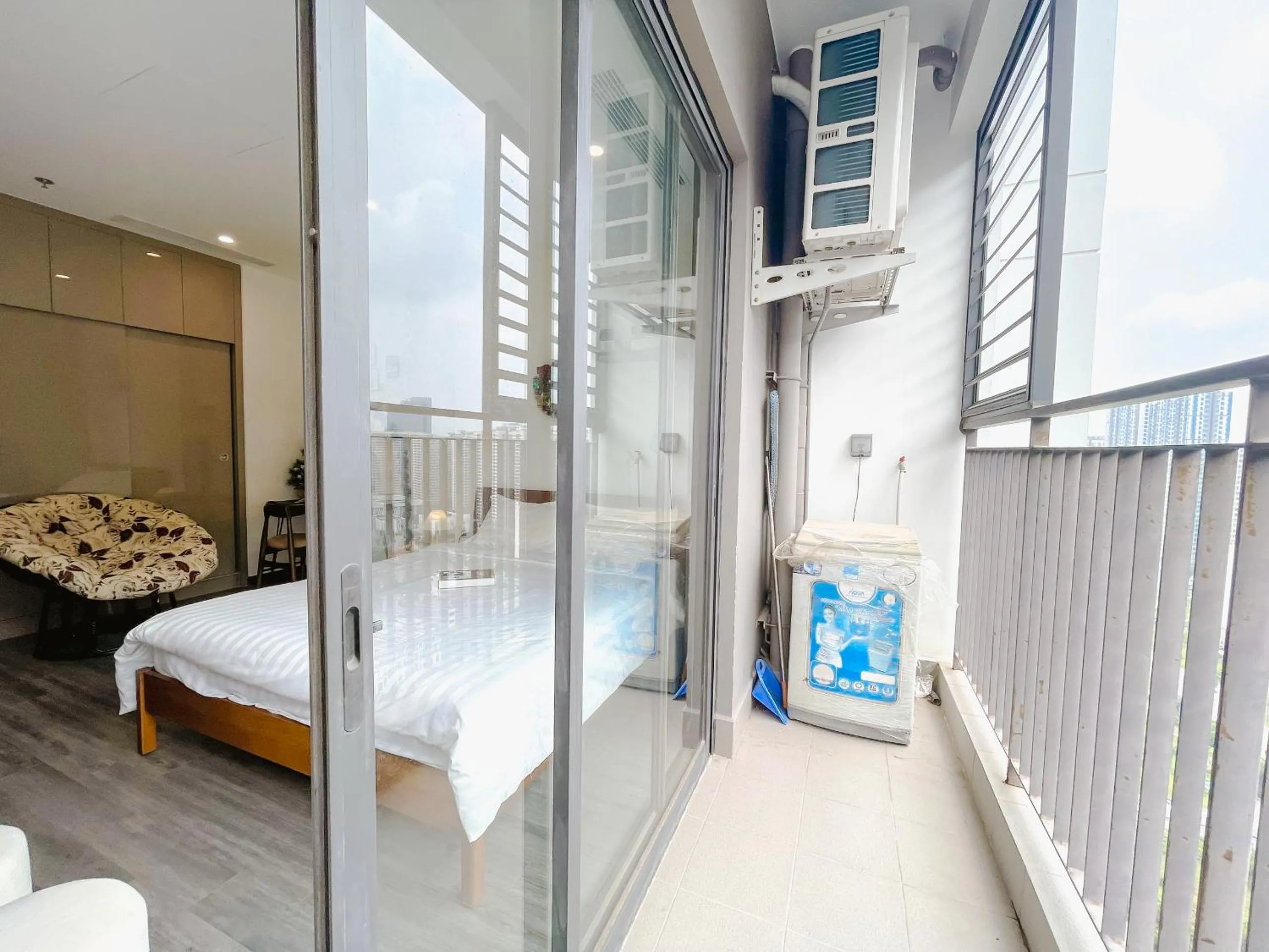 Balcony/Terrace, Bed in Apartment 1BR-FL24th-R105 Building-Vinhomes Ocean Park