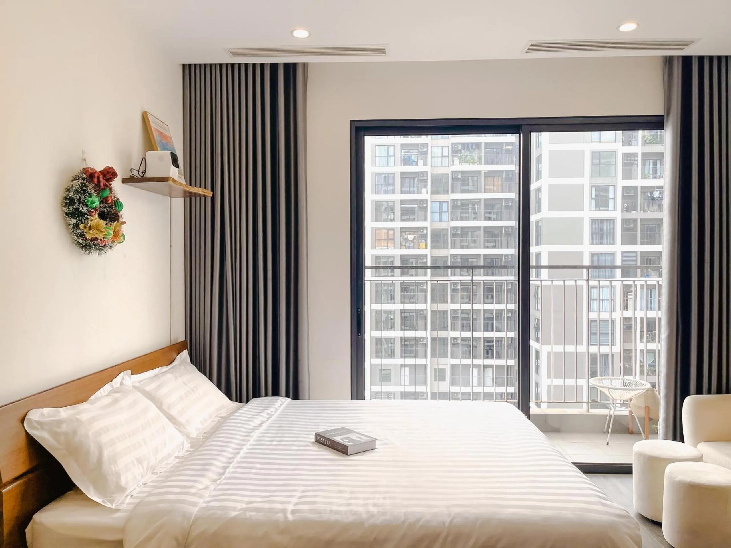Bedroom, Bed in Apartment 1BR-FL24th-R105 Building-Vinhomes Ocean Park