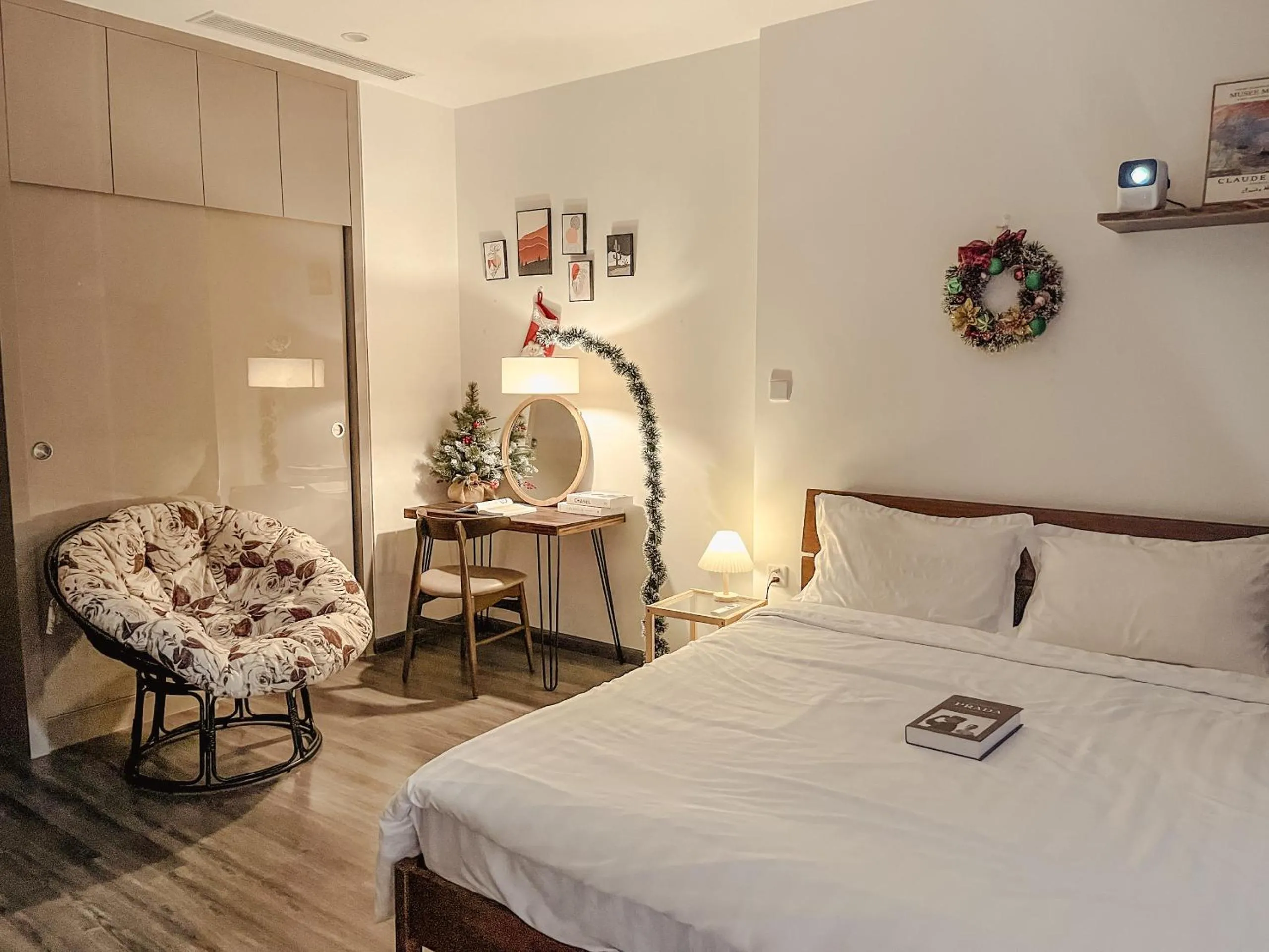 Bedroom, Bed in Apartment 1BR-FL24th-R105 Building-Vinhomes Ocean Park