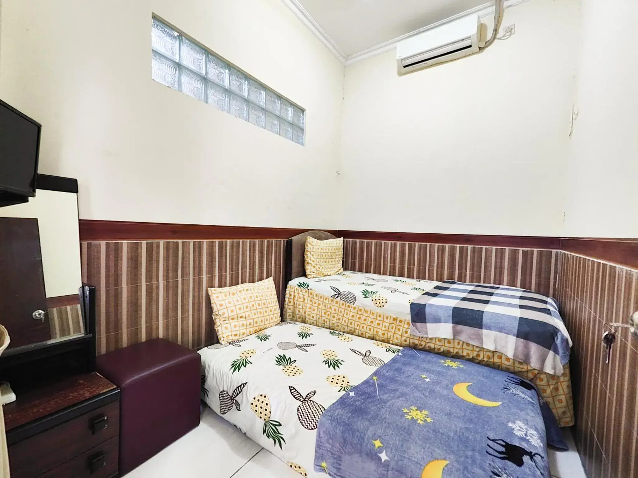 Double or Twin Room in Homey Guesthouse near Sby Zoo Syariah Double or Twin Room in Homey Guesthouse near Sby Zoo Syariah