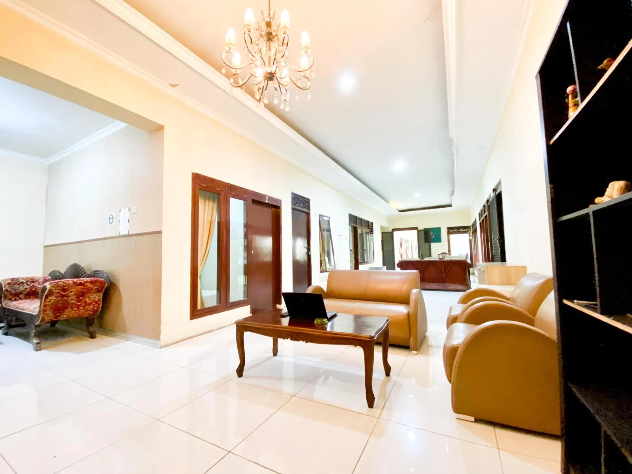 Lobby or reception in Homey Guesthouse near Sby Zoo Syariah