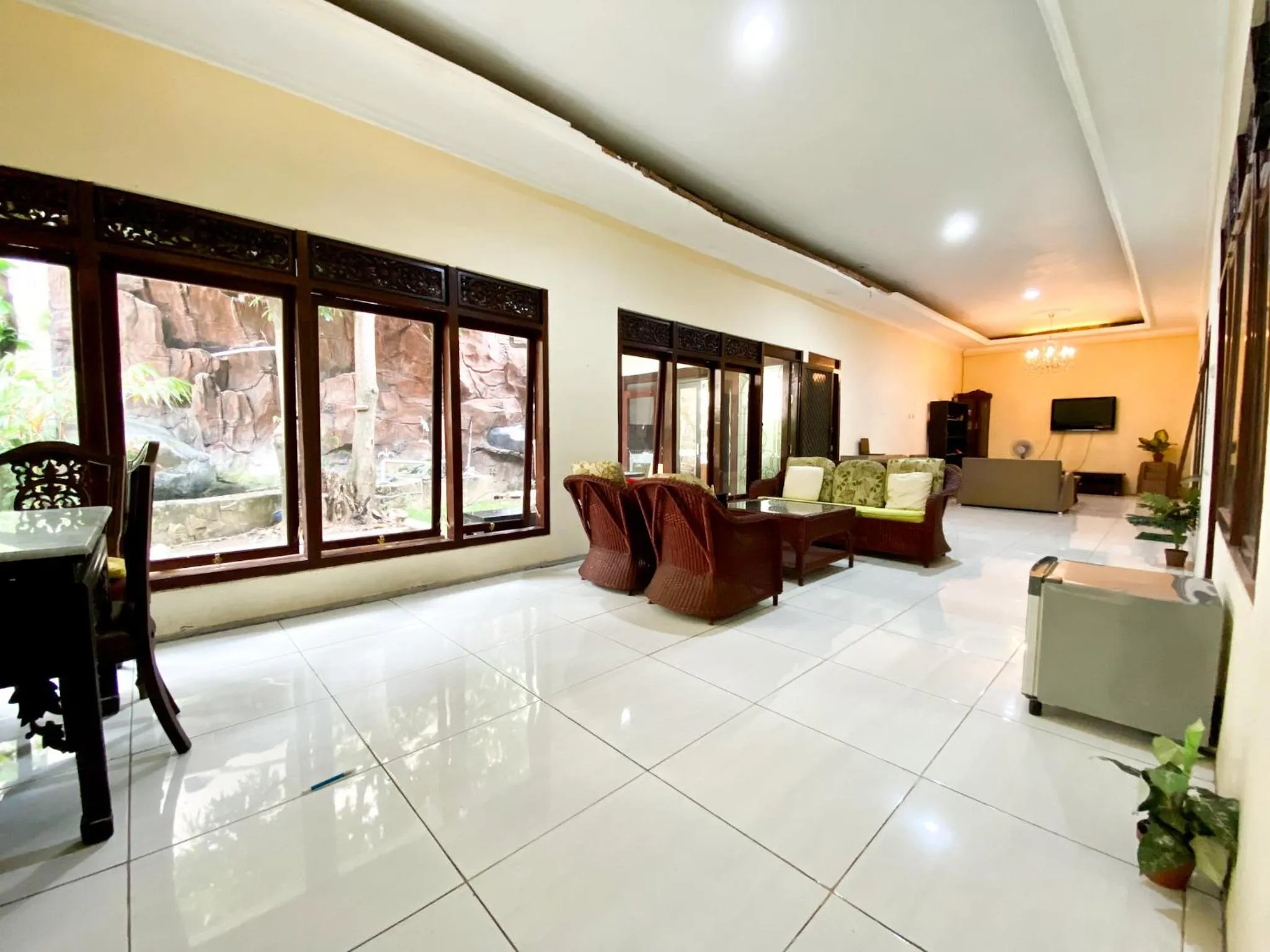 Living room in Homey Guesthouse near Sby Zoo Syariah