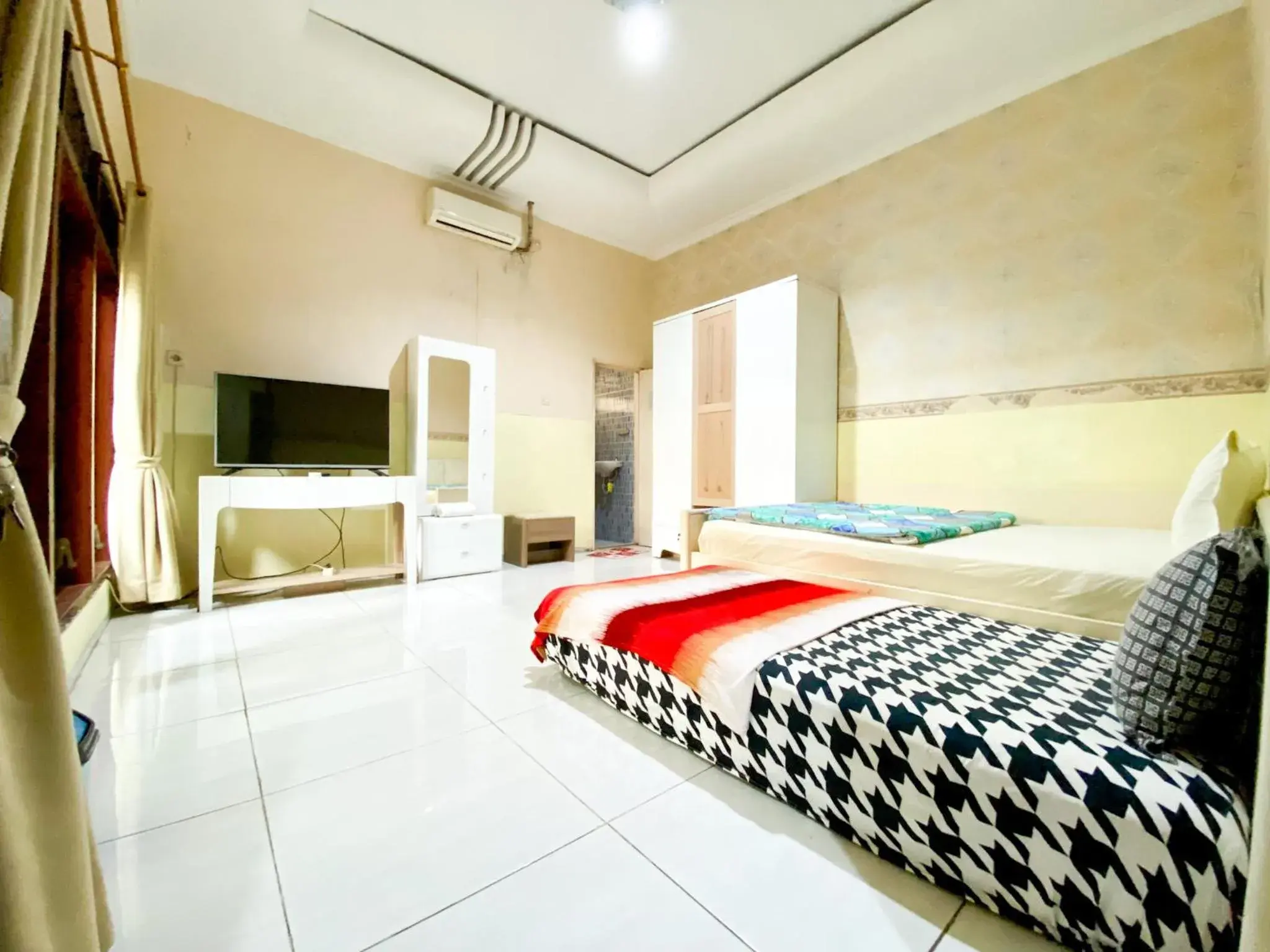 Bed in Homey Guesthouse near Sby Zoo Syariah Bed in Homey Guesthouse near Sby Zoo Syariah
