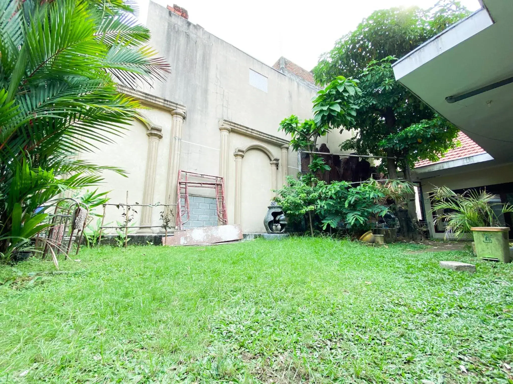 Garden view in Homey Guesthouse near Sby Zoo Syariah Garden view in Homey Guesthouse near Sby Zoo Syariah