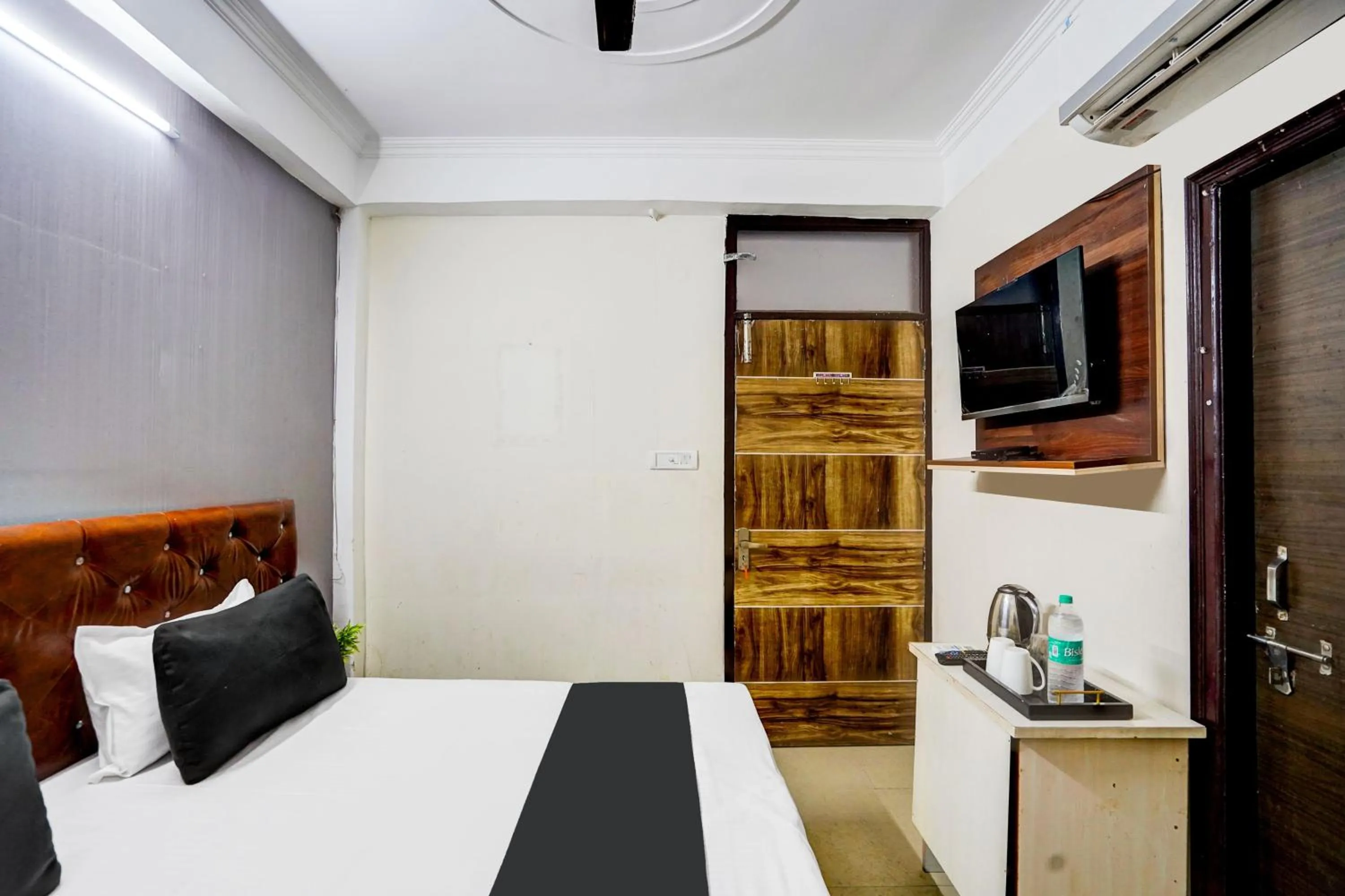 Bedroom, Bed in Hotel O The Maruti hotel