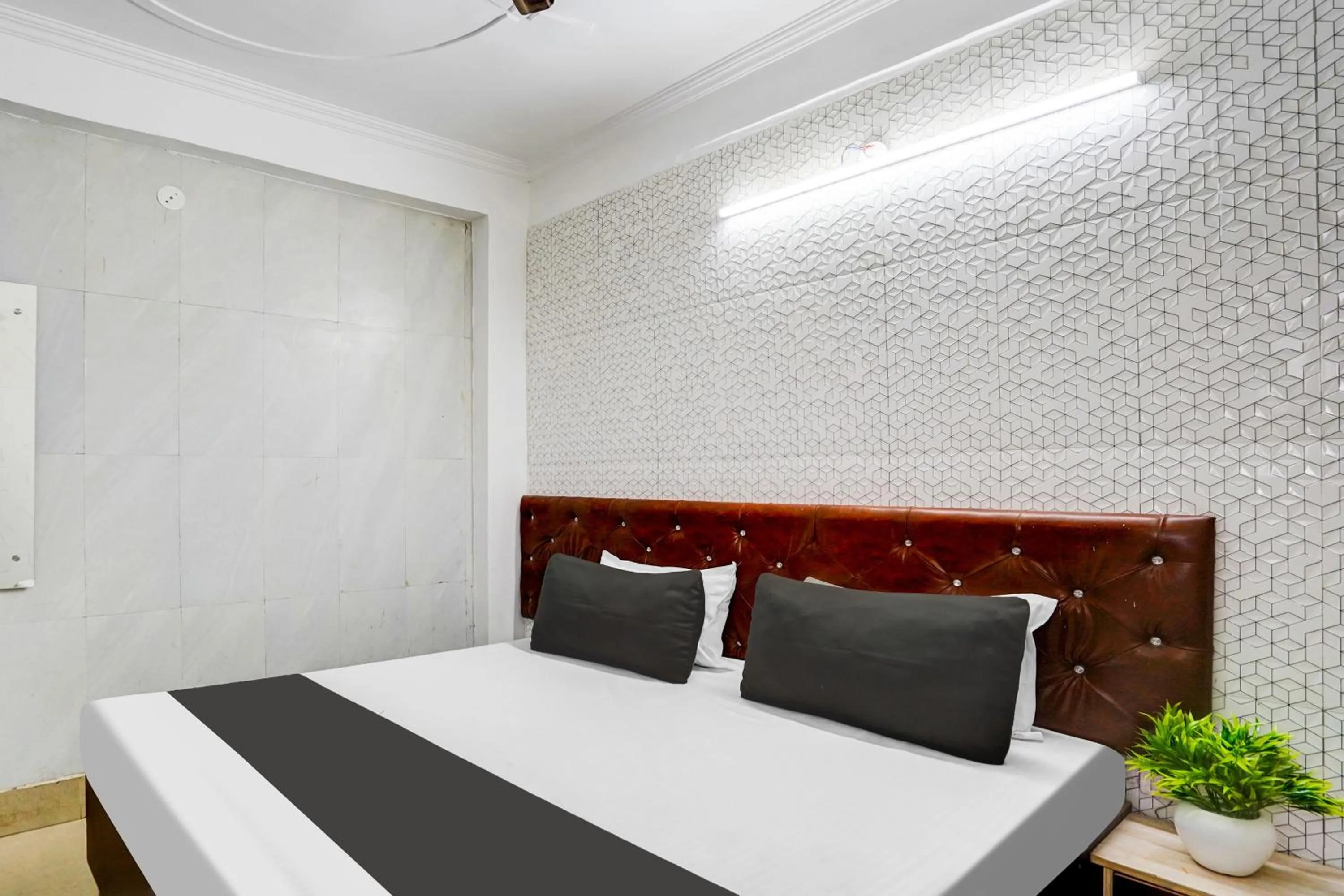 Bedroom, Bed in Hotel O The Maruti hotel