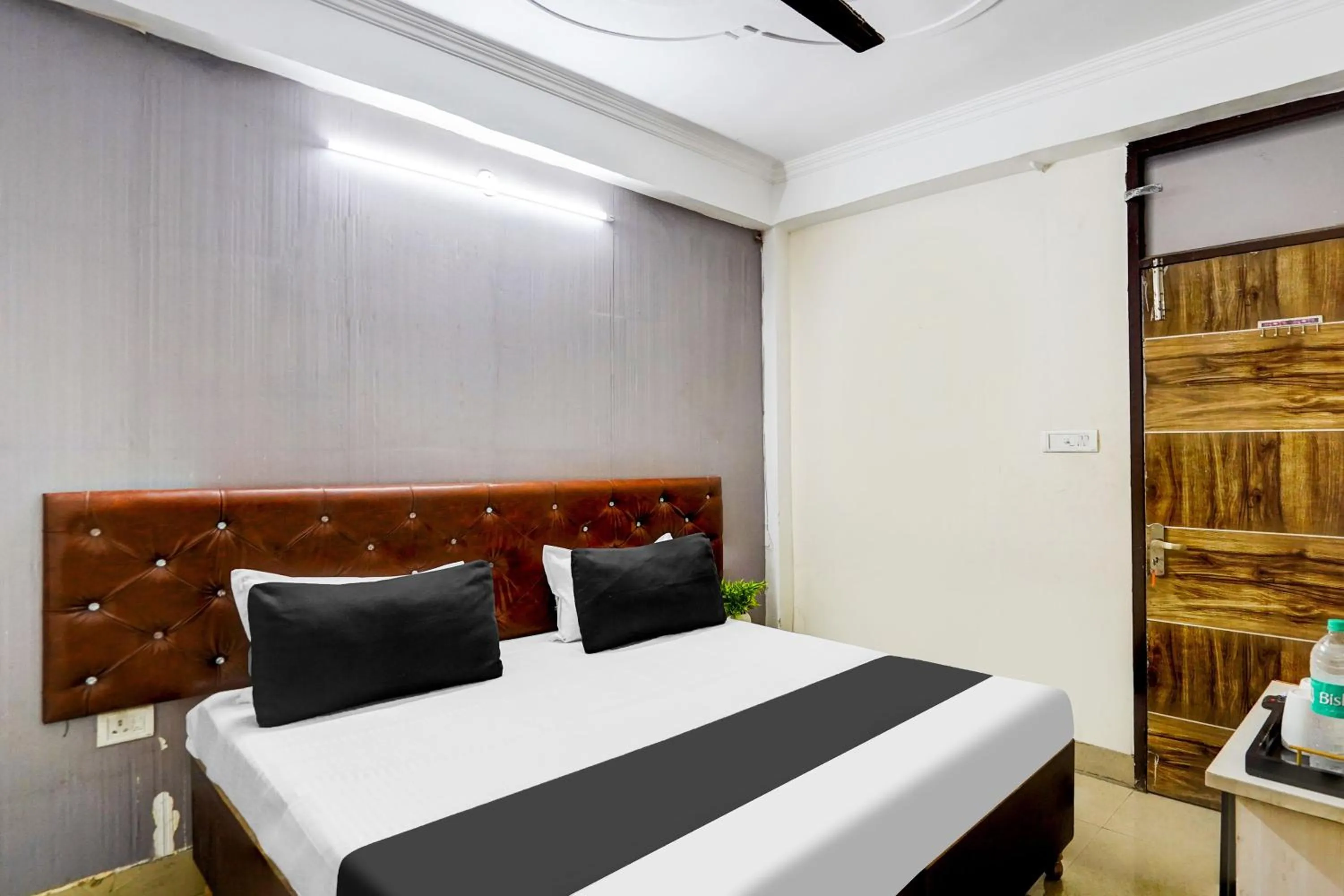 Bedroom, Bed in Hotel O The Maruti hotel