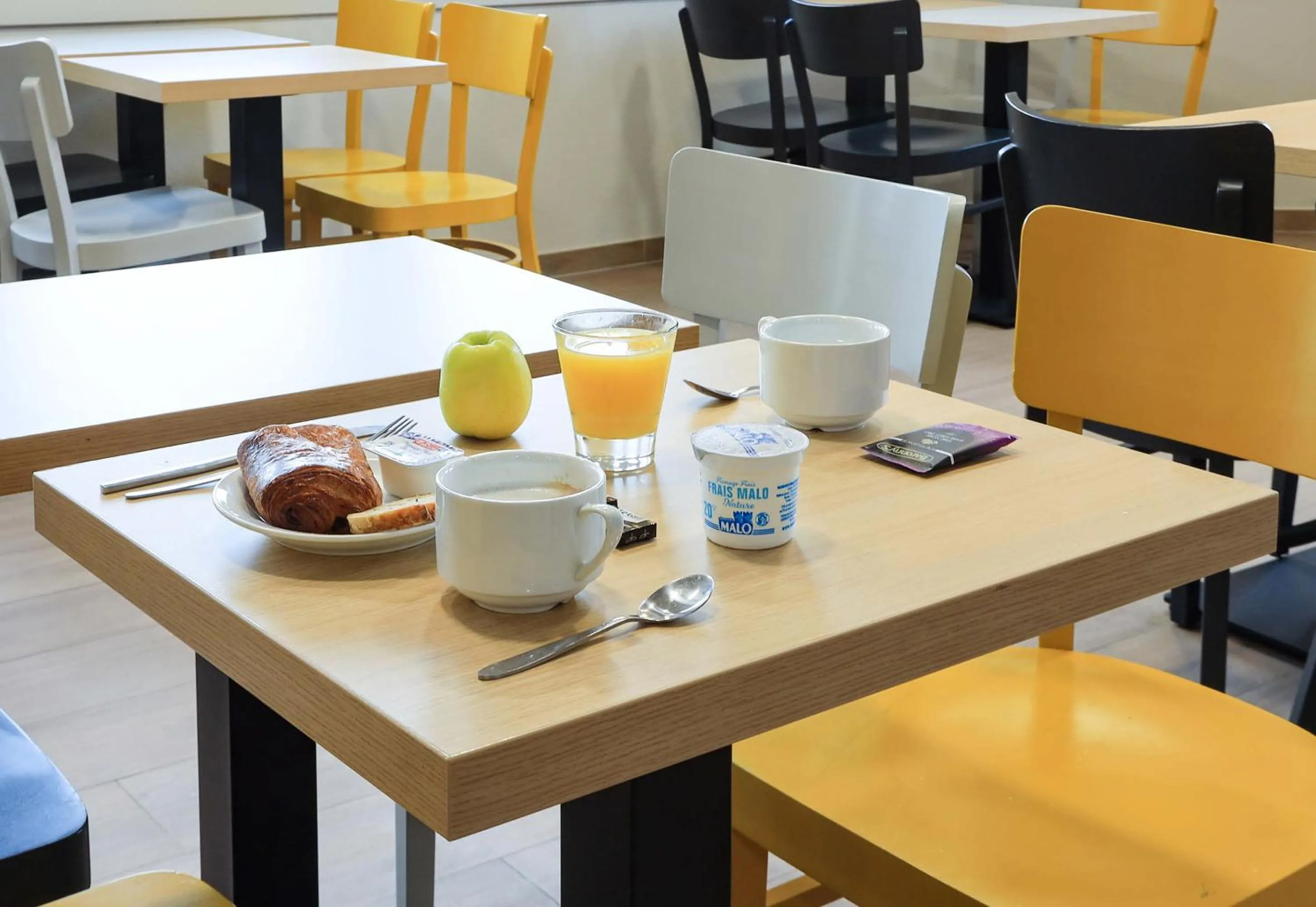 Breakfast in B&B HOTEL Paray-le-Monial