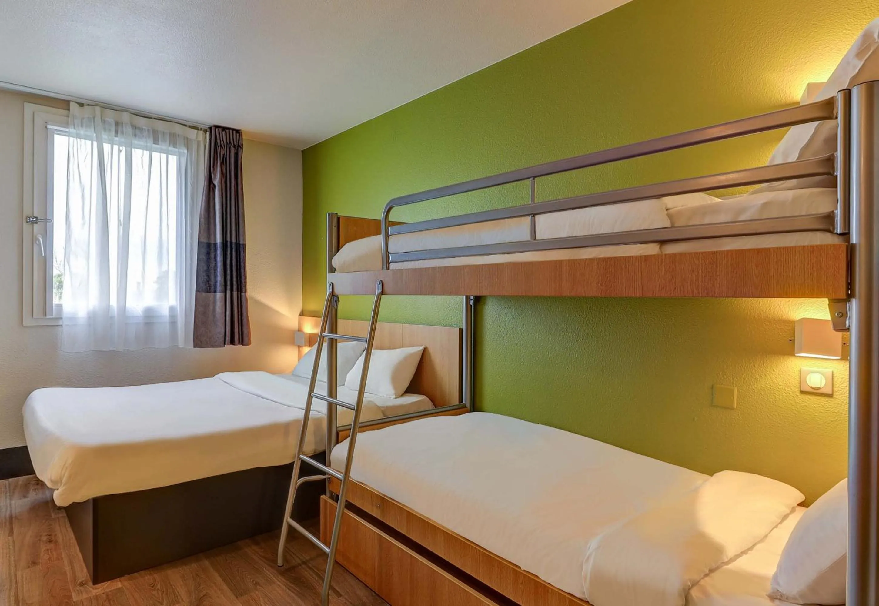 Bedroom, Bed in B&B HOTEL Paray-le-Monial