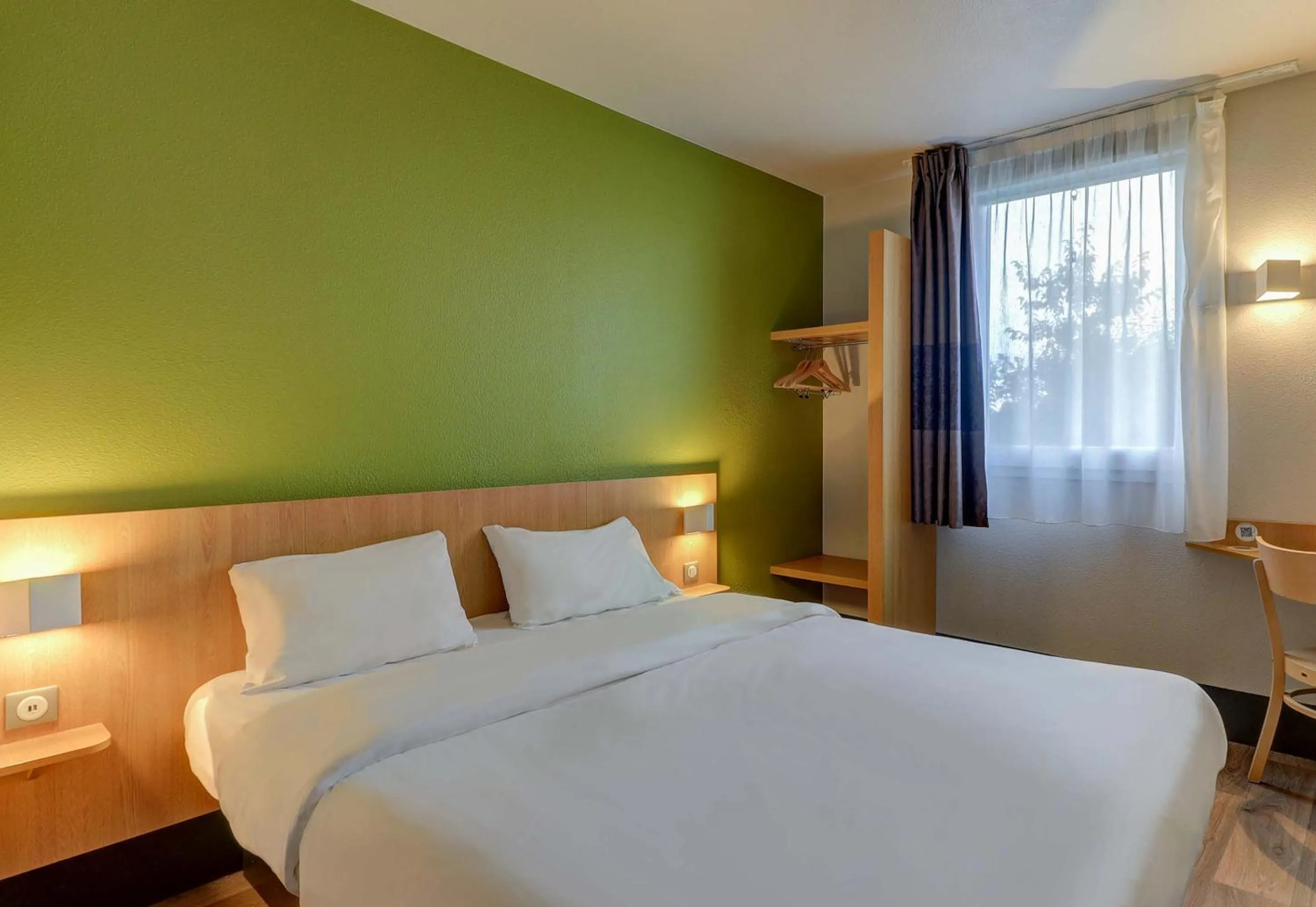 Bedroom, Bed in B&B HOTEL Paray-le-Monial