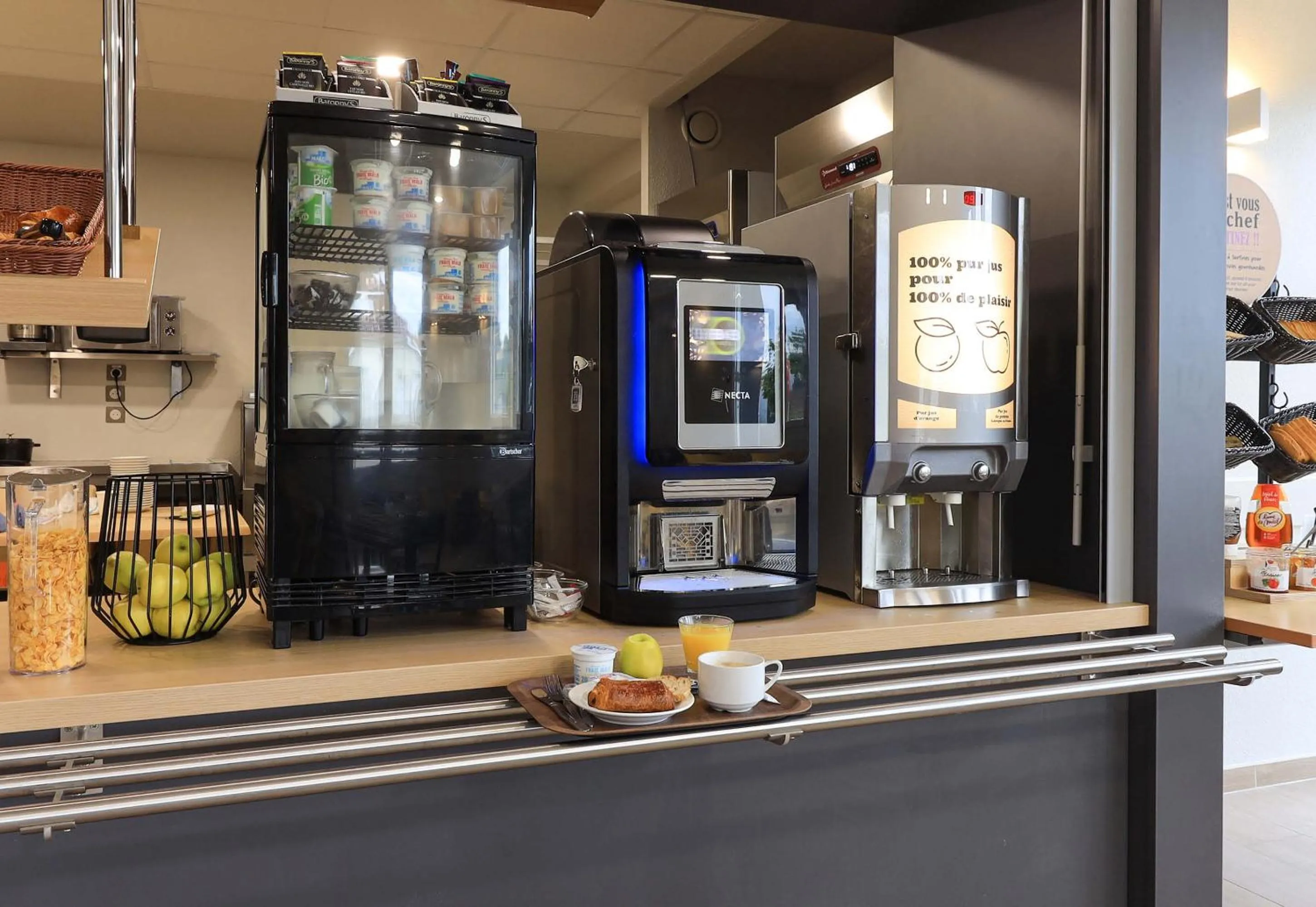 Buffet breakfast in B&B HOTEL Paray-le-Monial