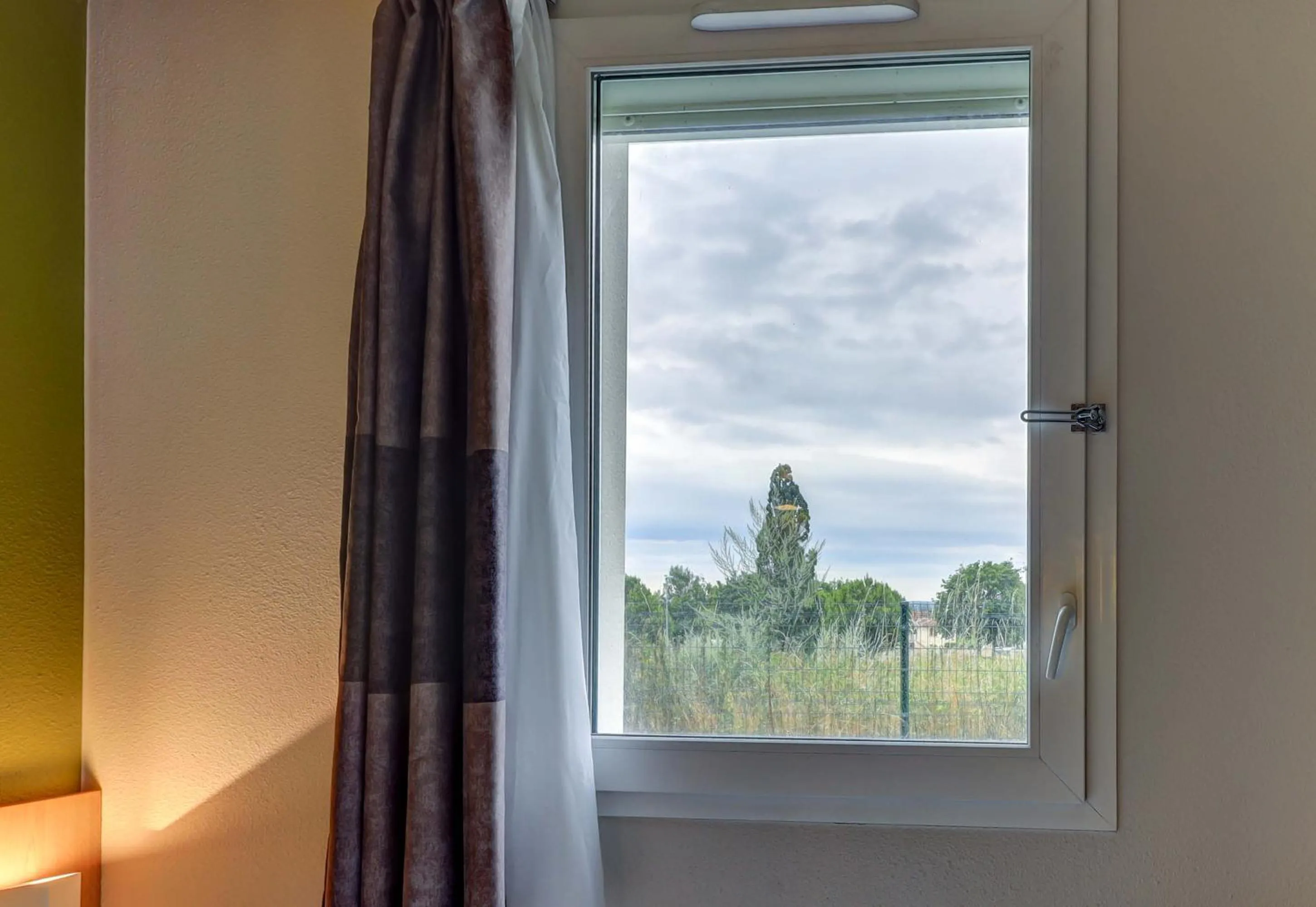 Bedroom in B&B HOTEL Paray-le-Monial