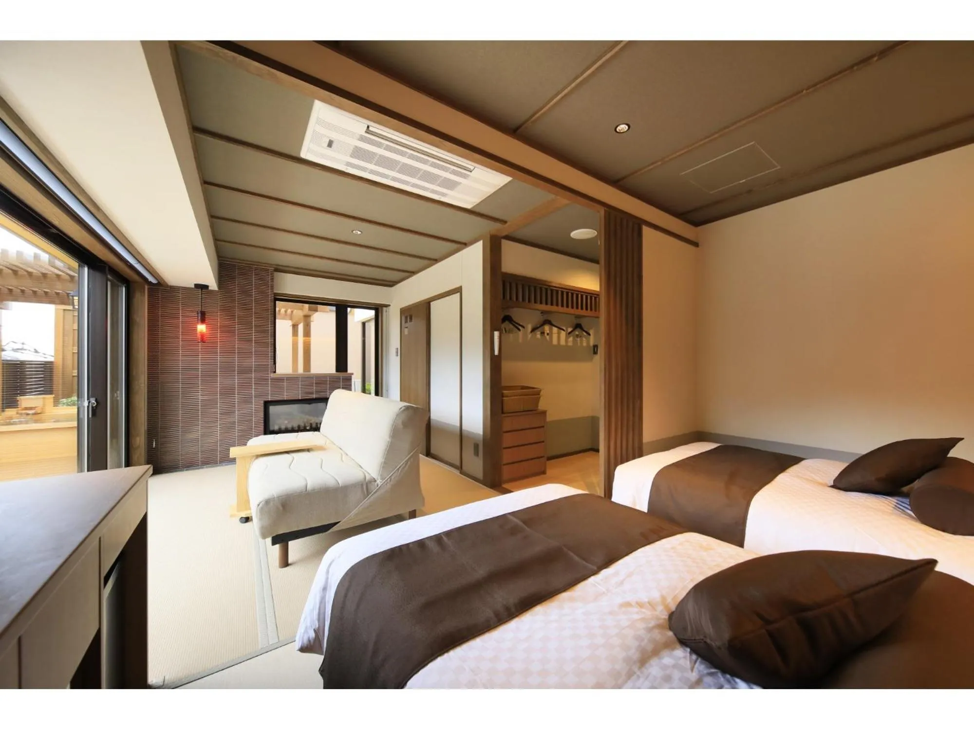 Bed in KusatsuOnsen AeruyadoTakamatsu