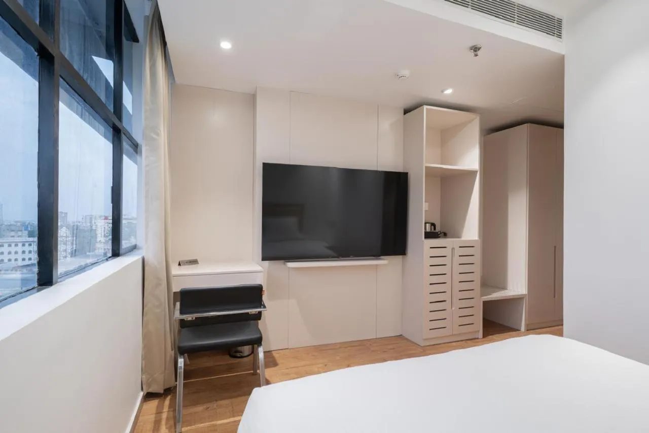 Bedroom, Bed in Uptown Hotel